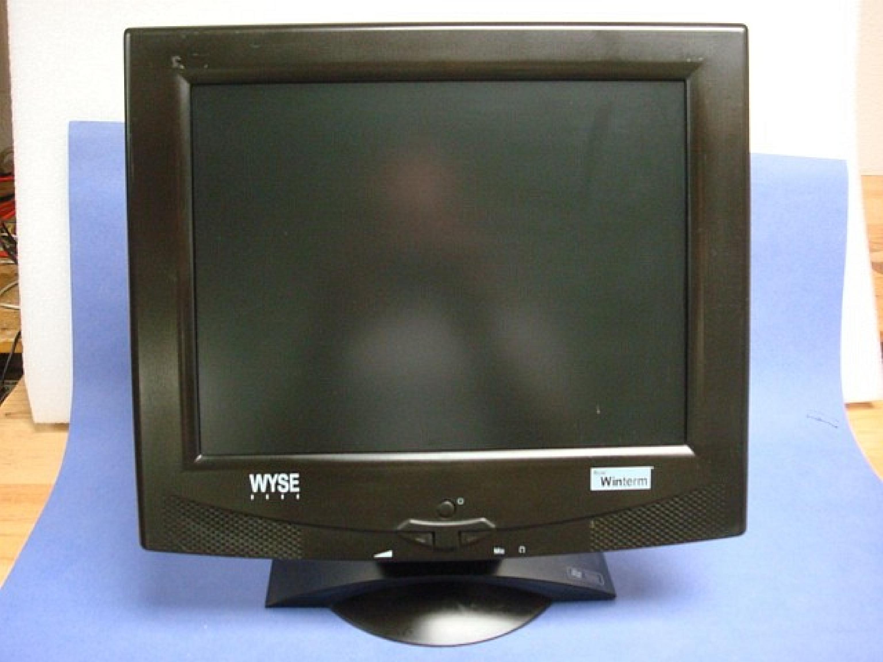 WYSE TECHNOLOGY 901894-11 GRADE C WINTERM 15 INCH COLOR LCD TERMINAL