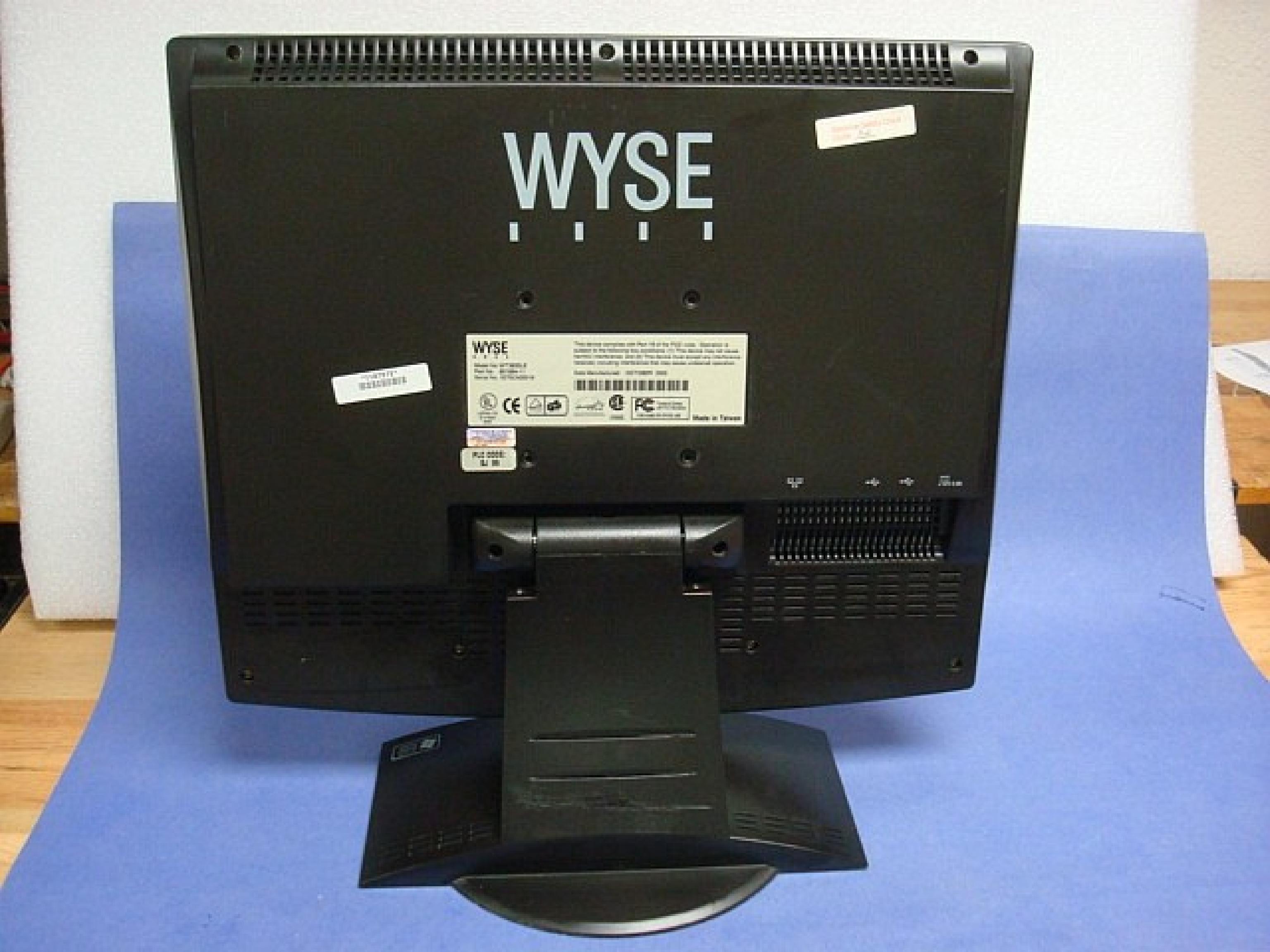 WYSE TECHNOLOGY 901894-11 GRADE C WINTERM 15 INCH COLOR LCD TERMINAL