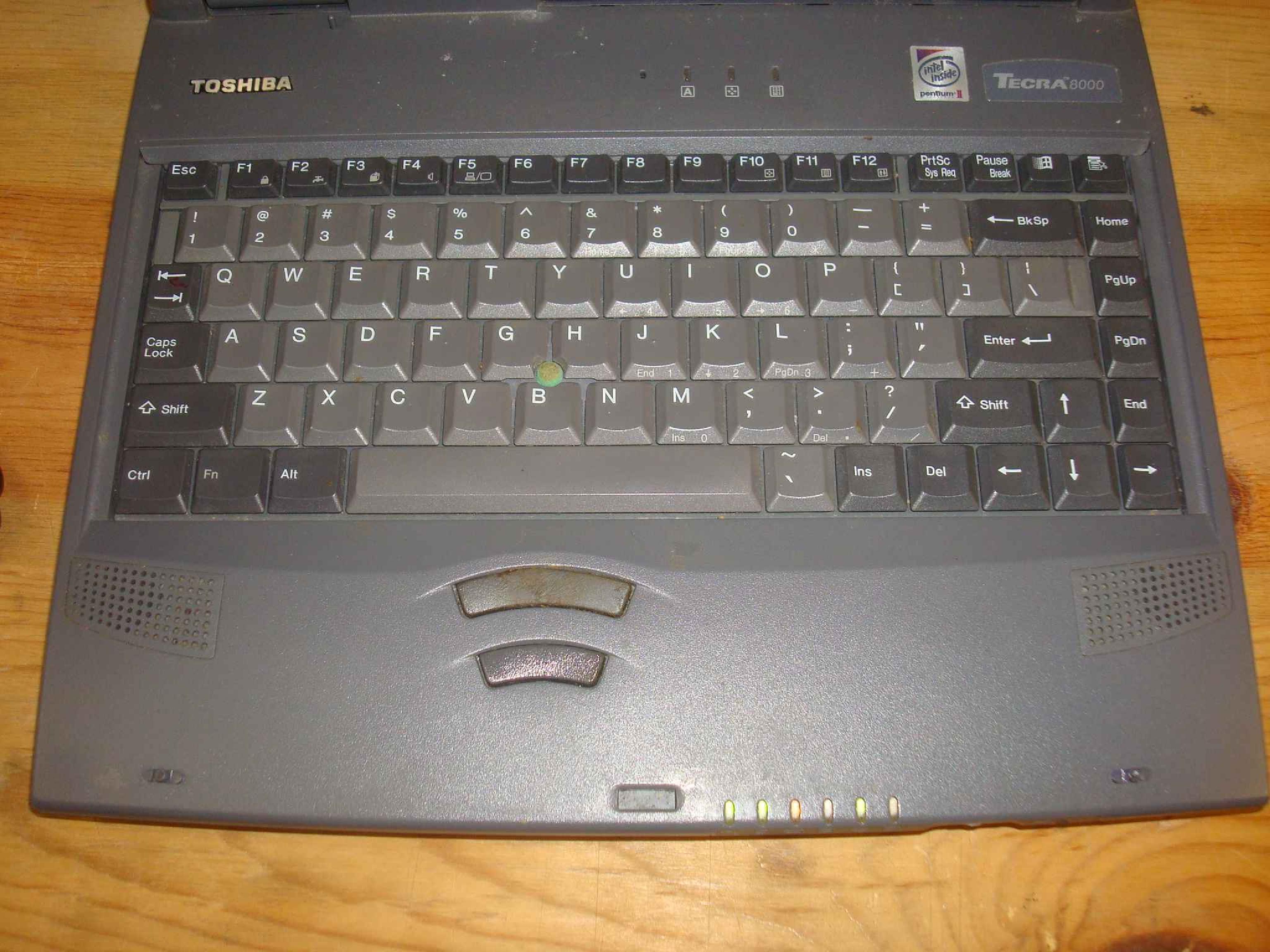 TOSHIBA TECRA 8000 BATTERY DEFUNCT, NOTEBOOK COMPUTER, TECRA 8000, PENTIUM II 366MHZ, 64MB RAM, 3.02GB HARD DRIVE, CDROM, BOOTS TO WIN98