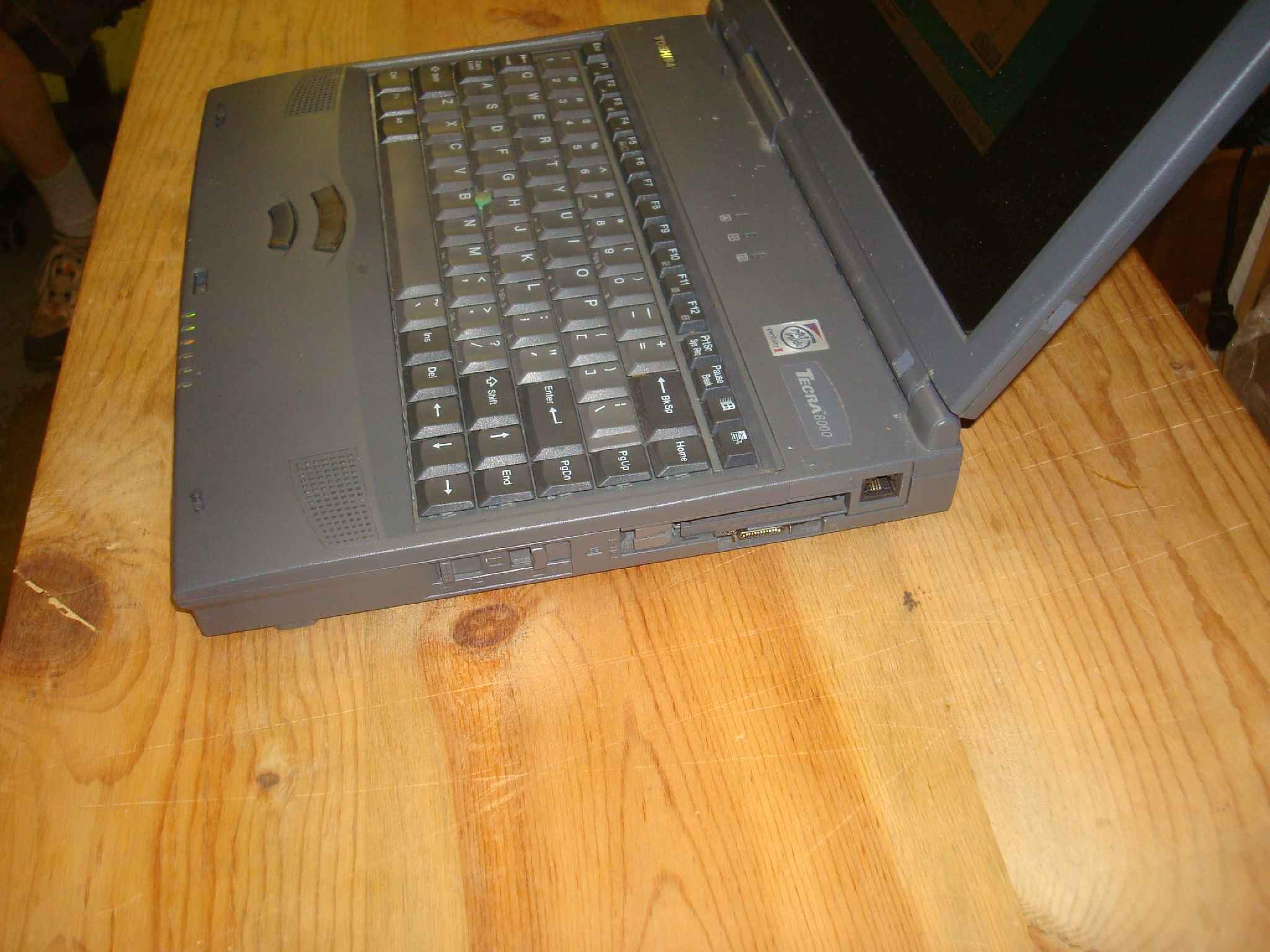 TOSHIBA TECRA 8000 BATTERY DEFUNCT, NOTEBOOK COMPUTER, TECRA 8000, PENTIUM II 366MHZ, 64MB RAM, 3.02GB HARD DRIVE, CDROM, BOOTS TO WIN98