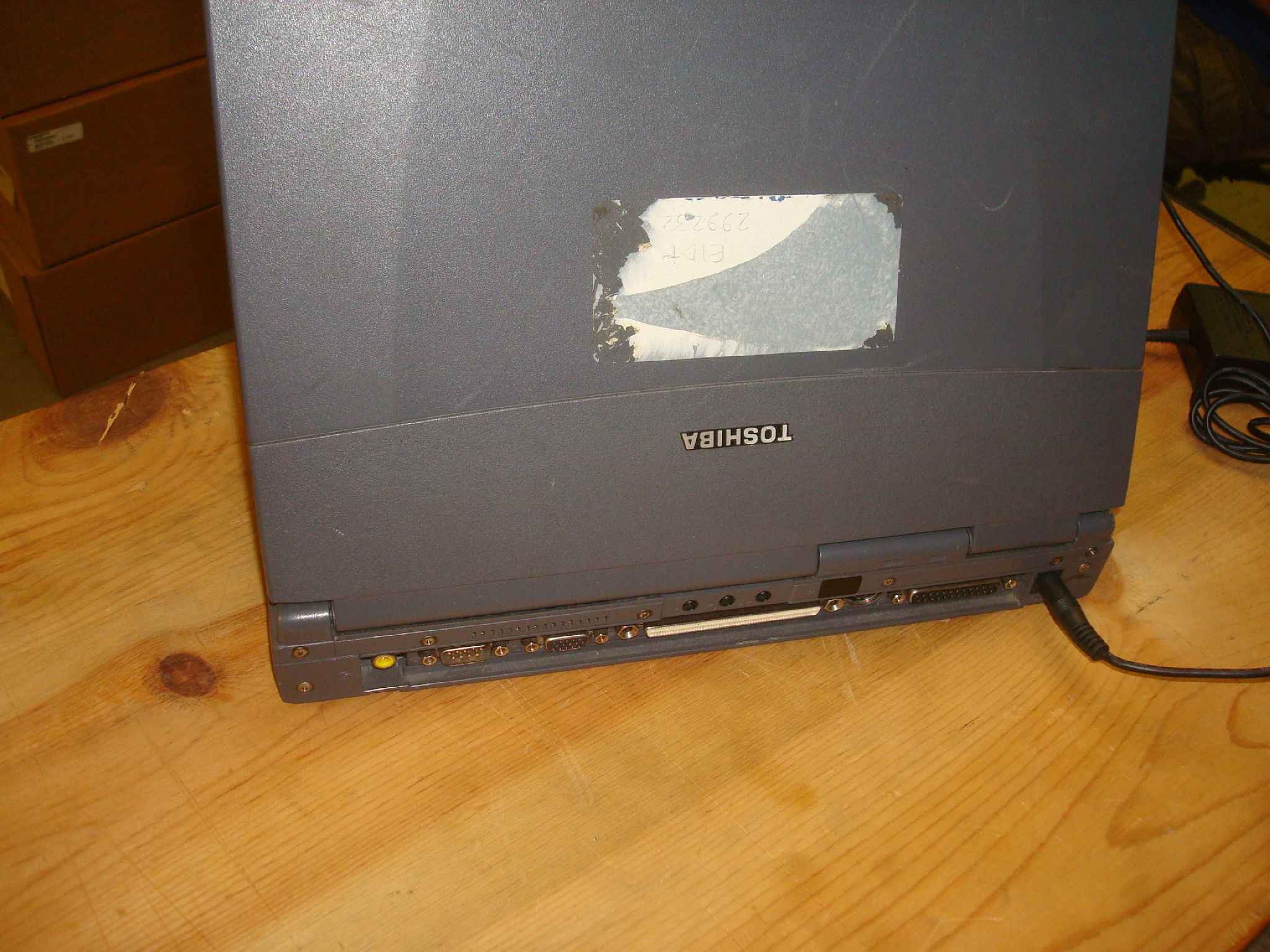 TOSHIBA TECRA 8000 BATTERY DEFUNCT, NOTEBOOK COMPUTER, TECRA 8000, PENTIUM II 366MHZ, 64MB RAM, 3.02GB HARD DRIVE, CDROM, BOOTS TO WIN98