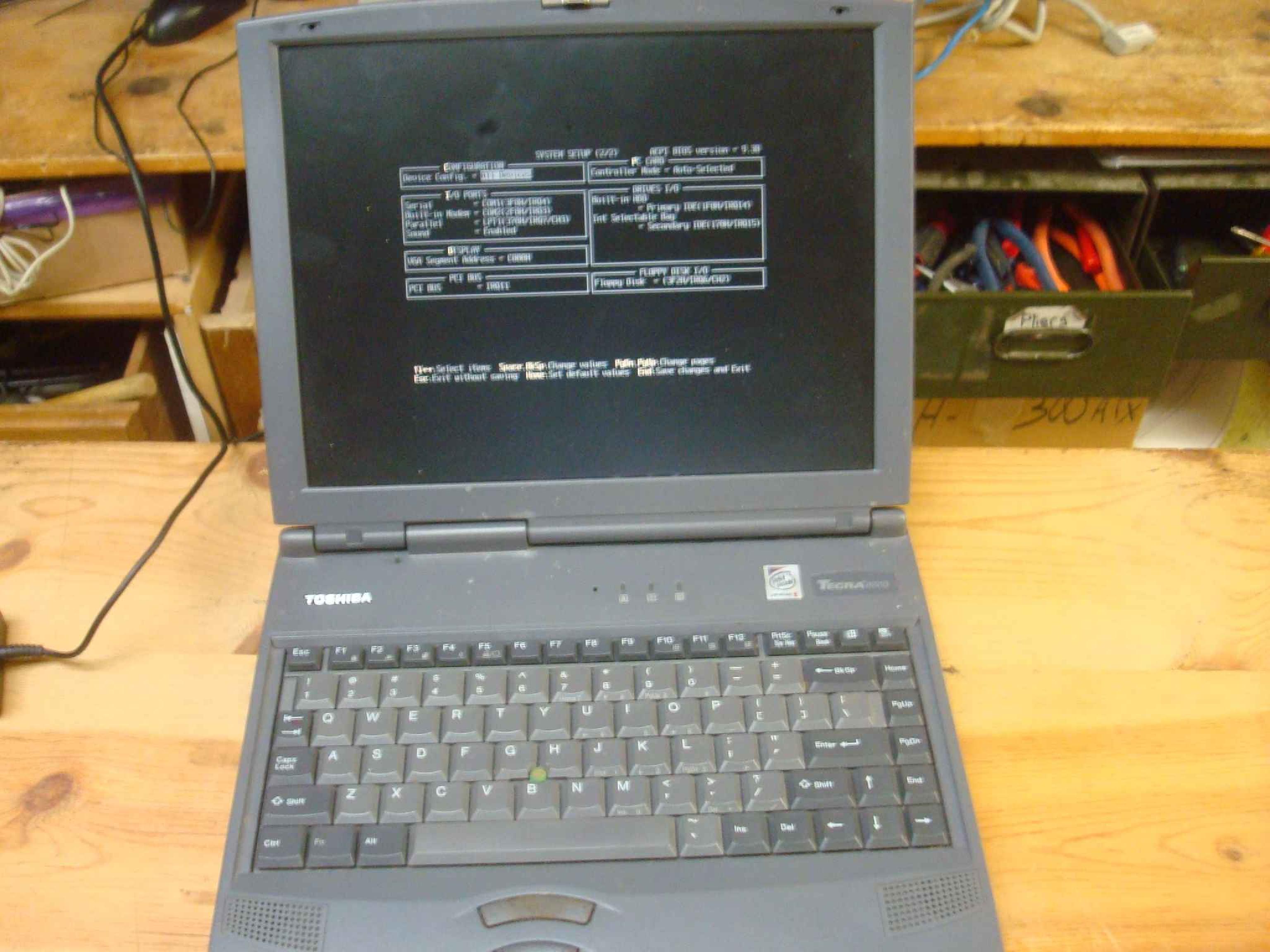 TOSHIBA TECRA 8000 BATTERY DEFUNCT, NOTEBOOK COMPUTER, TECRA 8000, PENTIUM II 366MHZ, 64MB RAM, 3.02GB HARD DRIVE, CDROM, BOOTS TO WIN98