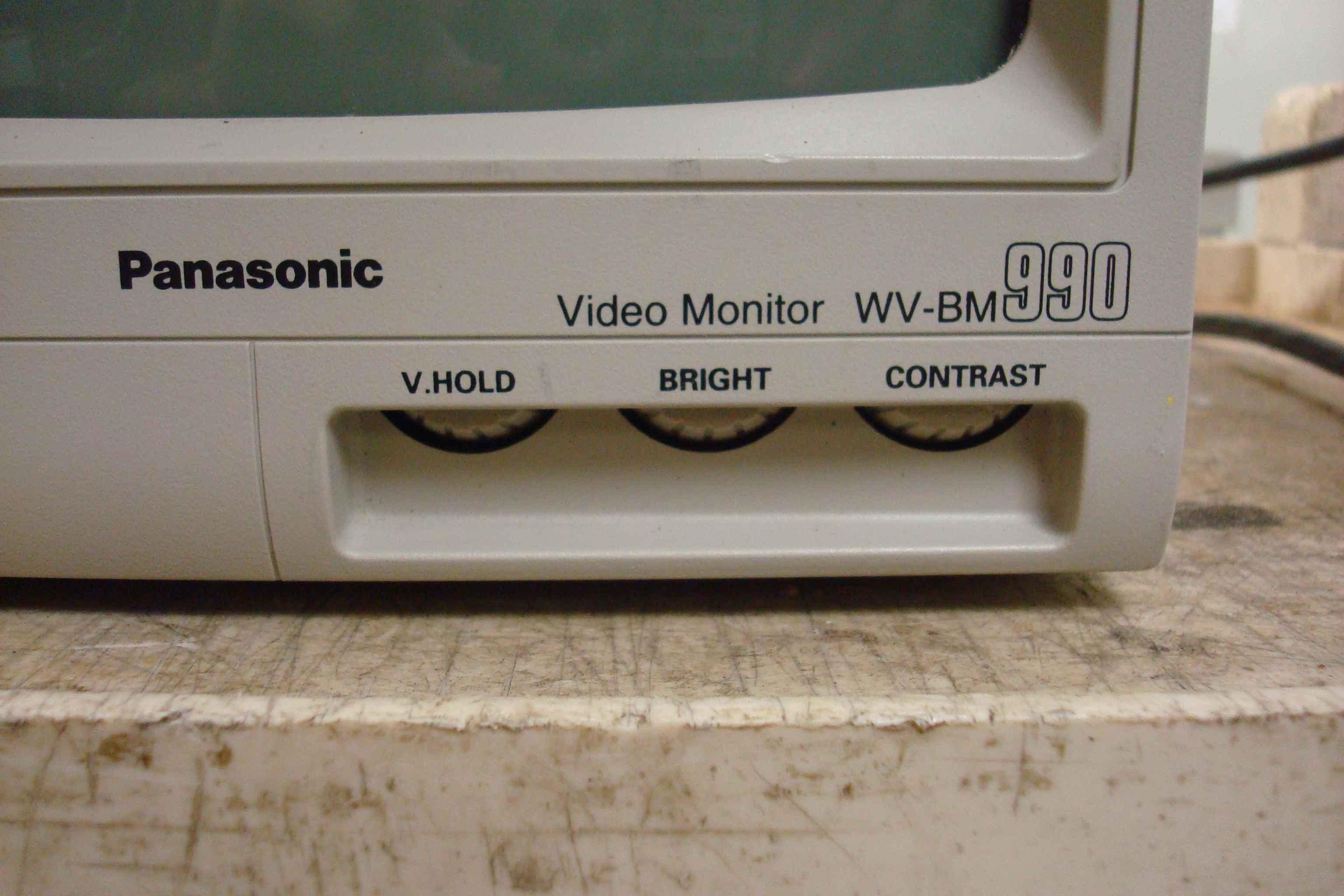 PANASONIC WV-BM990 800 LINE MONOCHROME VIDEO MONITOR BNC/COMPOSITE