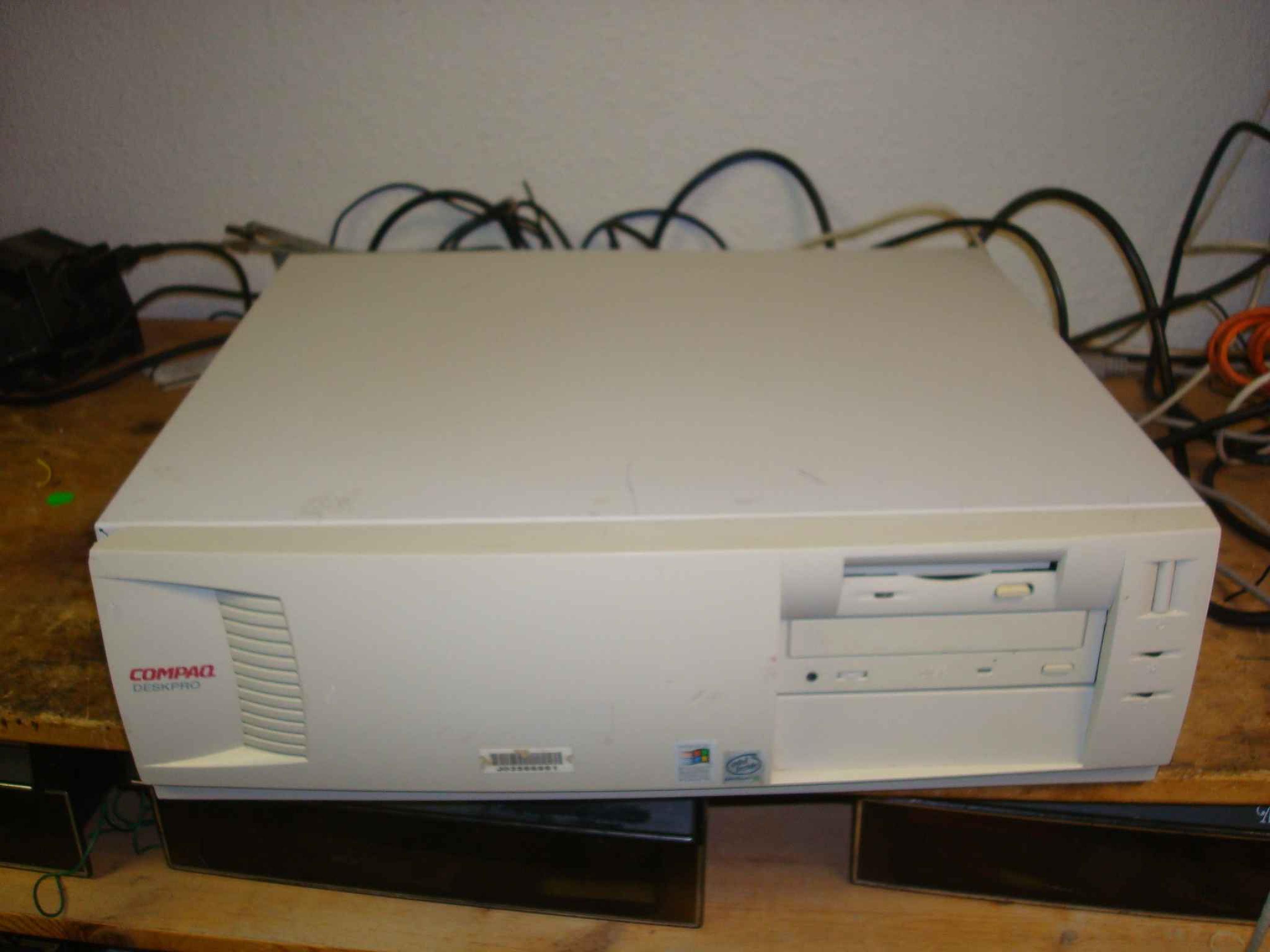 COMPAQ / HEWLETT PACKARD / HP 179038-007 DESKPRO PENTIUM III, 128MB, 6.4GB, CD