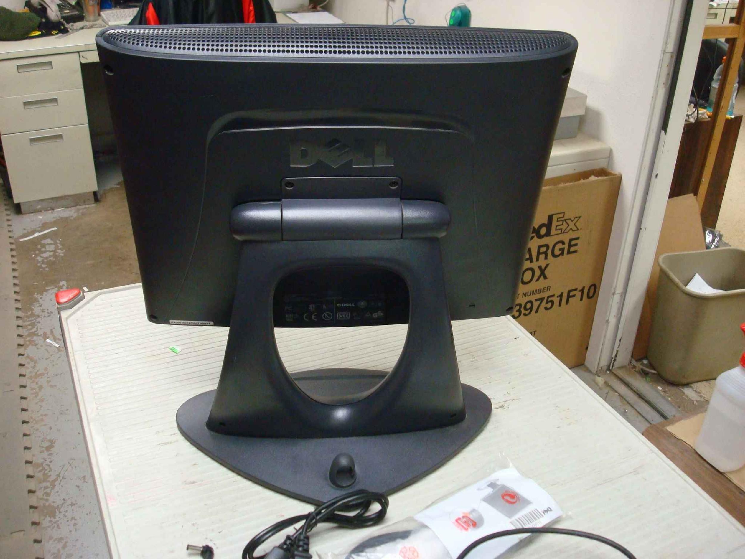 DELL 1702FP 4:3 RATIO LCD MONITOR 17INCH WITH EXTERNAL POWER SUPPLY