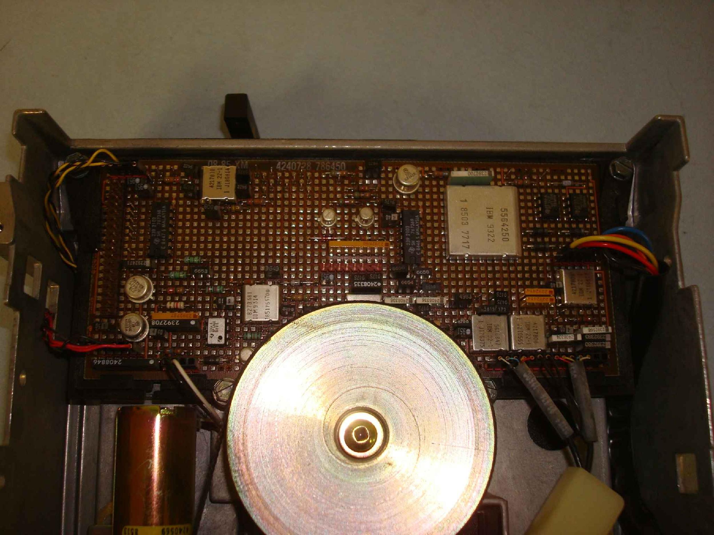 IBM 4240516 8 INCH FLOPPY DRIVE PULLDED FROM 3274 CONTROL UNIT