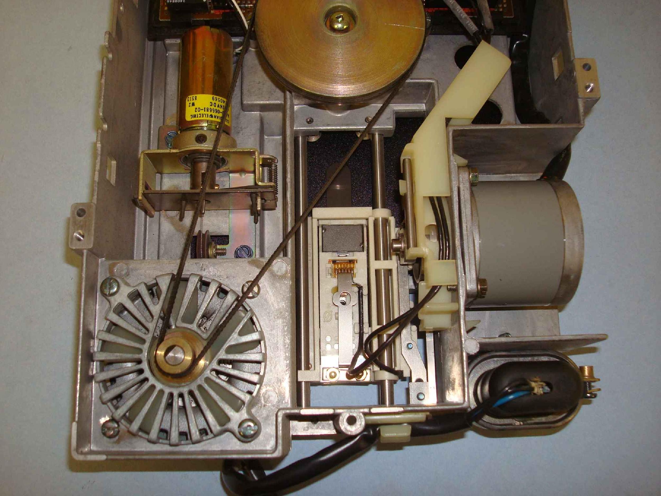 IBM 4240516 8 INCH FLOPPY DRIVE PULLDED FROM 3274 CONTROL UNIT