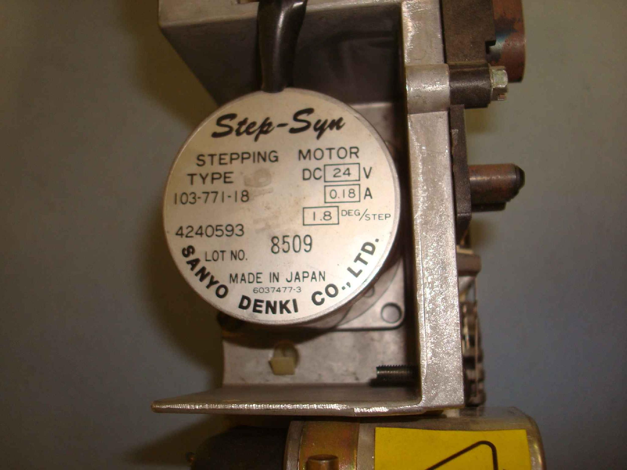 IBM 4240516 8 INCH FLOPPY DRIVE PULLDED FROM 3274 CONTROL UNIT