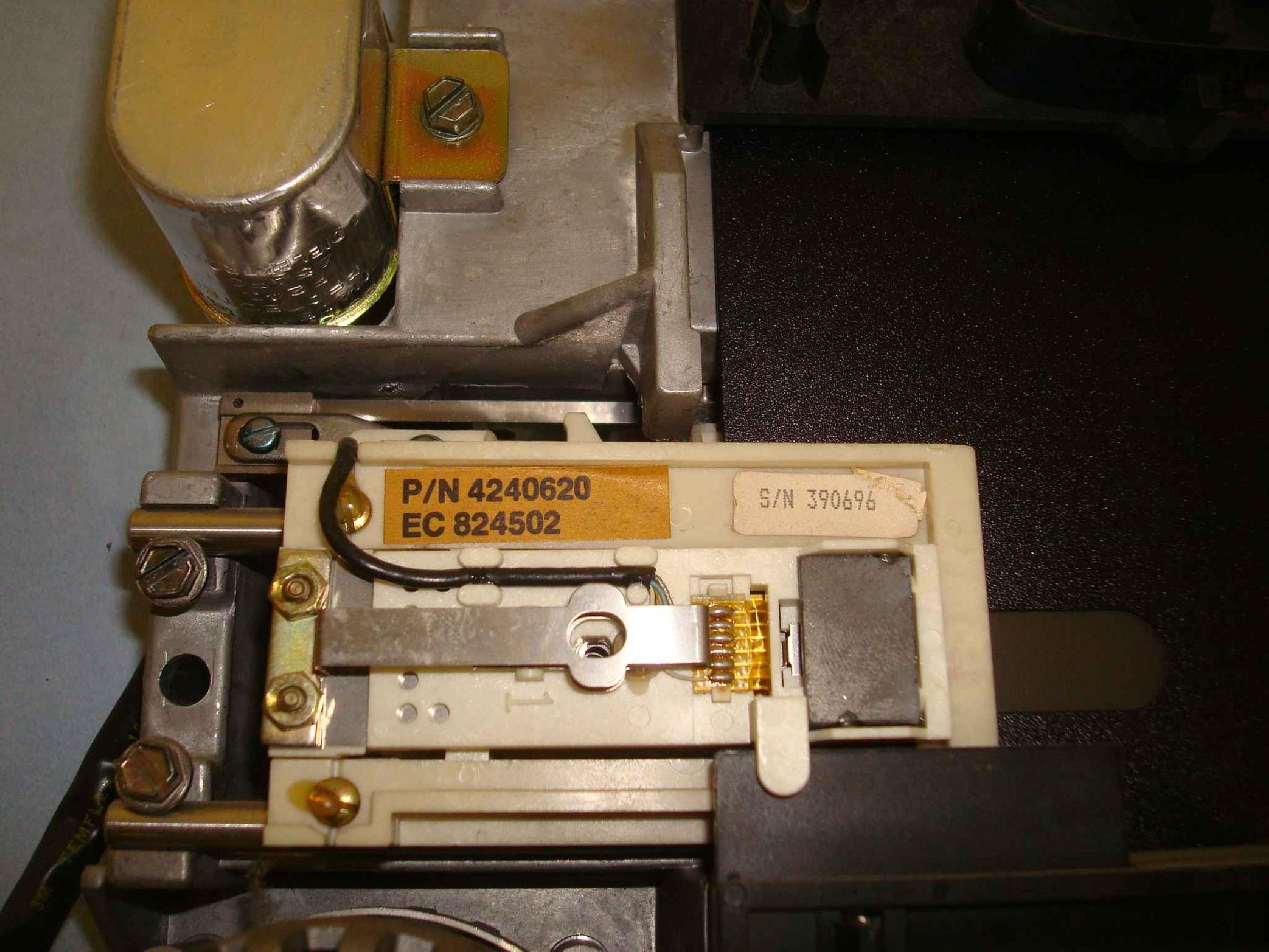 IBM 4240516 8 INCH FLOPPY DRIVE PULLDED FROM 3274 CONTROL UNIT