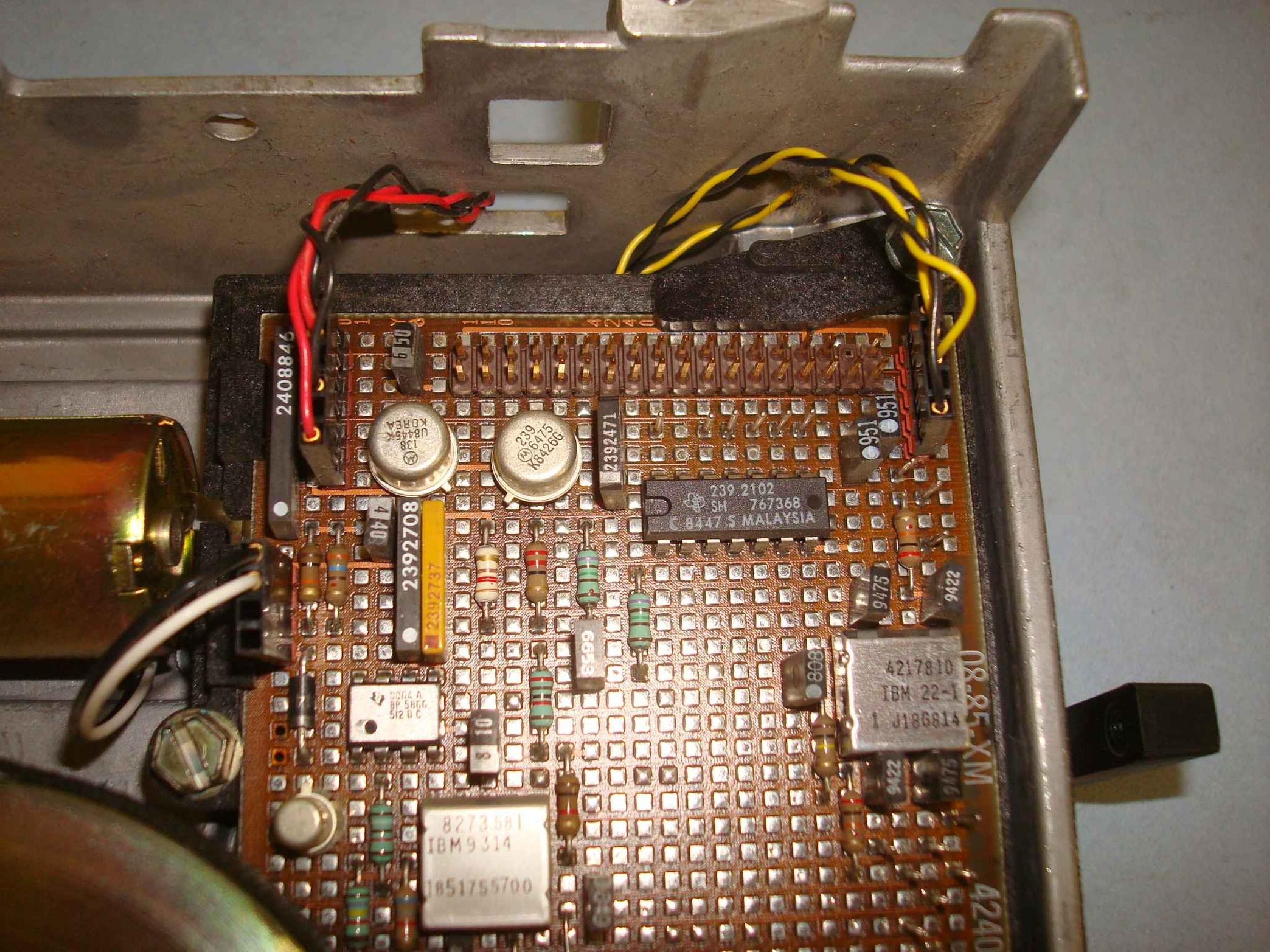 IBM 4240516 8 INCH FLOPPY DRIVE PULLDED FROM 3274 CONTROL UNIT