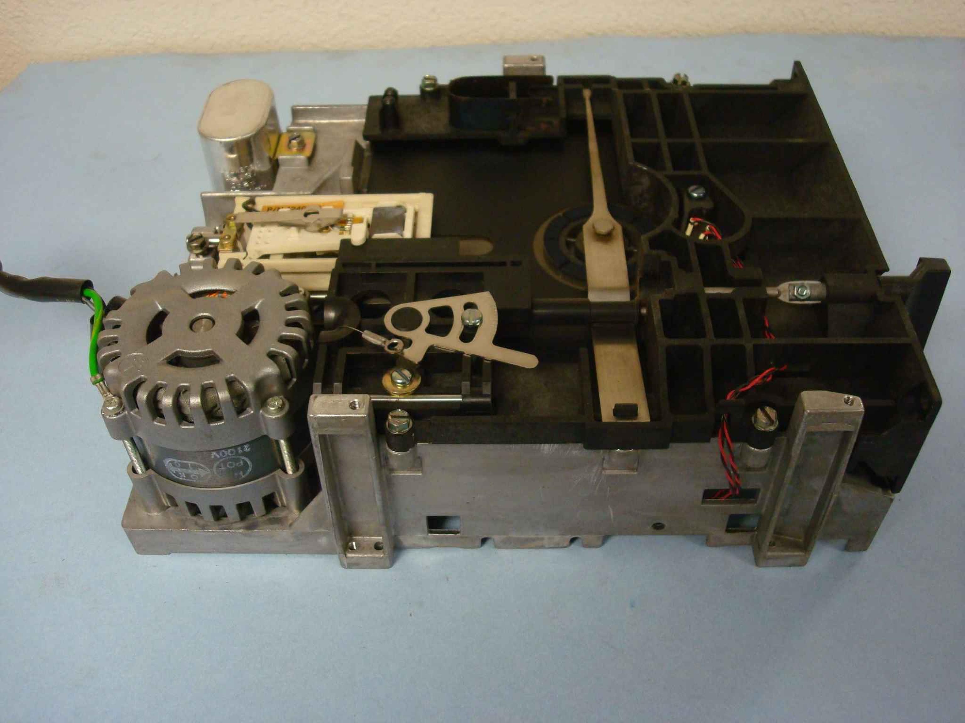 IBM 786450 8 INCH FLOPPY DRIVE PULLDED FROM 3274 CONTROL UNIT