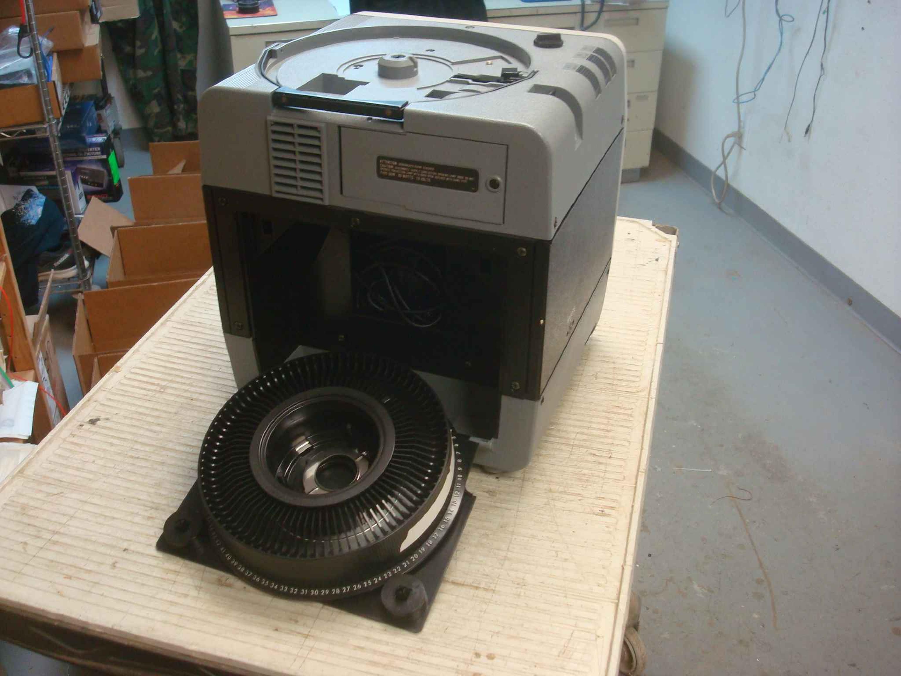 CARAMATE 4140 SLIDE PROJECTOR AND VIEWER WITH CASE AND REMOTE