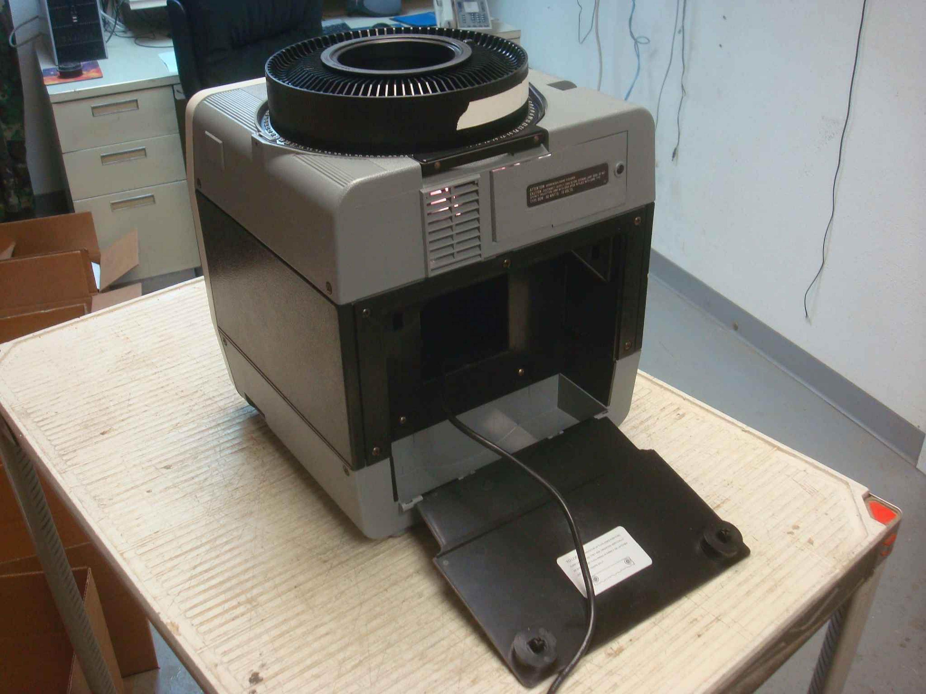 CARAMATE 4140 SLIDE PROJECTOR AND VIEWER WITH CASE AND REMOTE