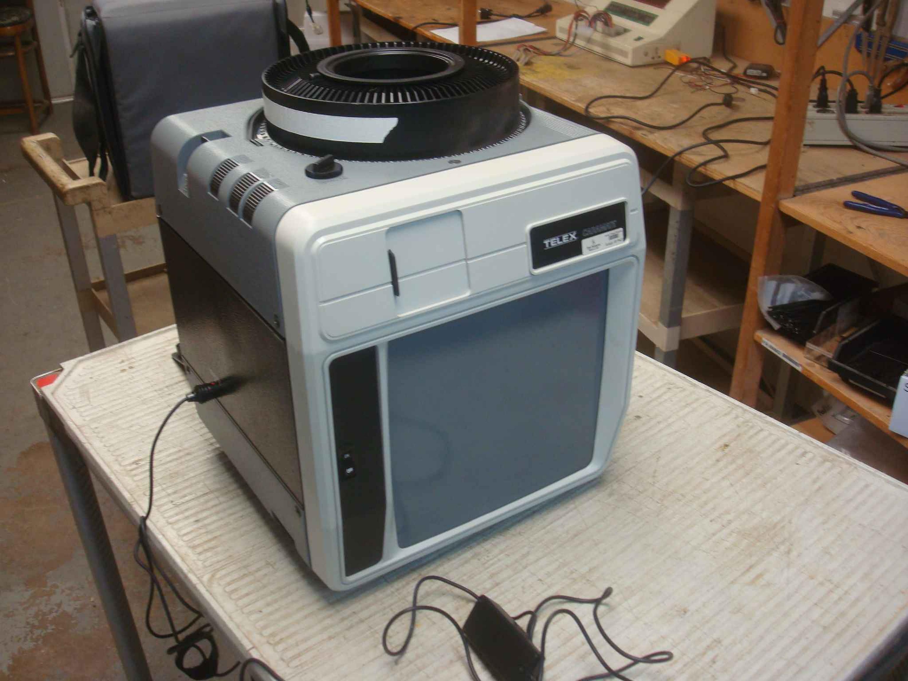 CARAMATE 4140 SLIDE PROJECTOR AND VIEWER WITH CASE AND REMOTE