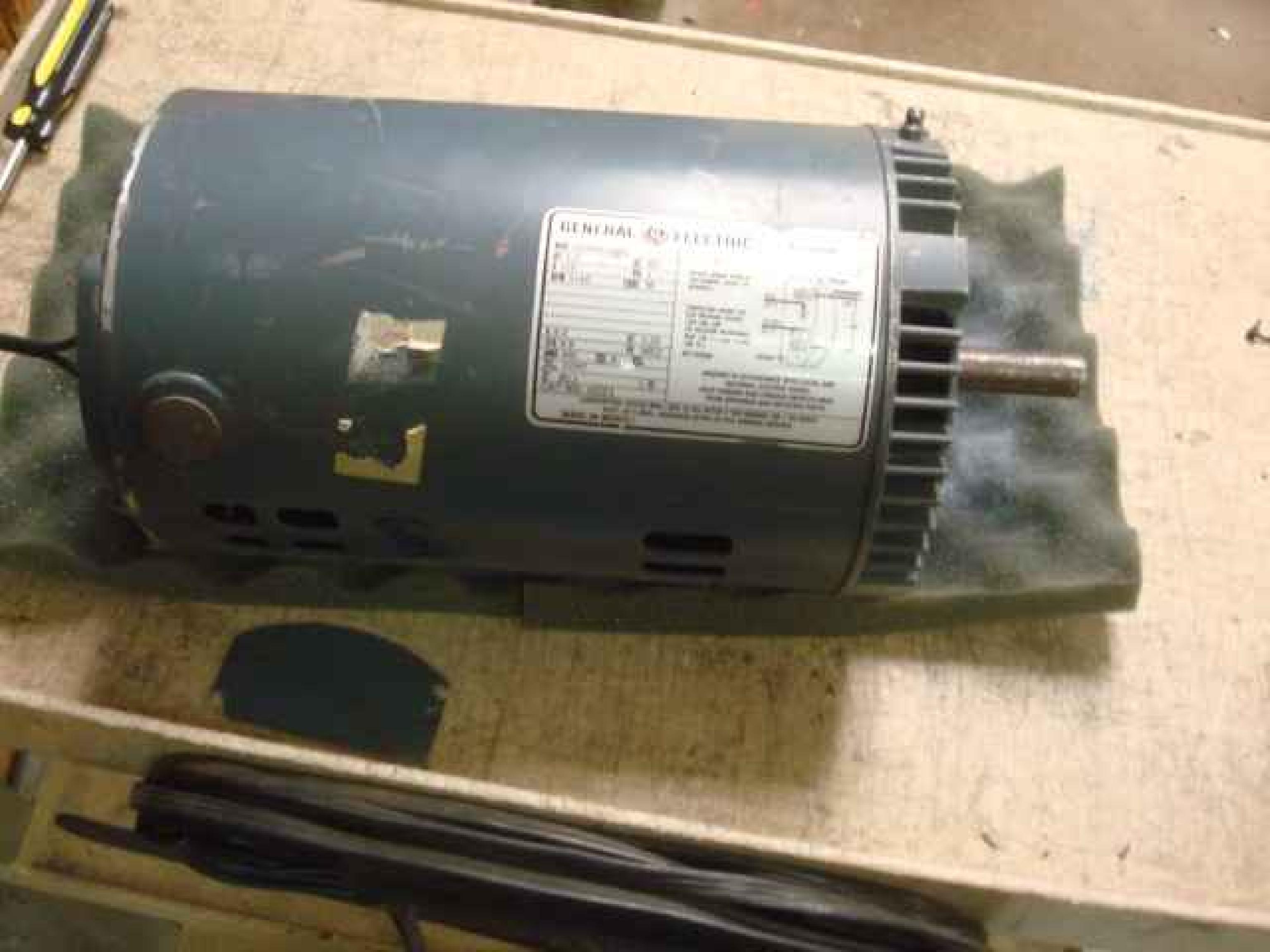 GENERAL ELECTRIC 5KH49UG45E 1/2HP 115VAC MOTOR 9A 60HZ 1140RPM FR 56CZ INSUL CLASS A