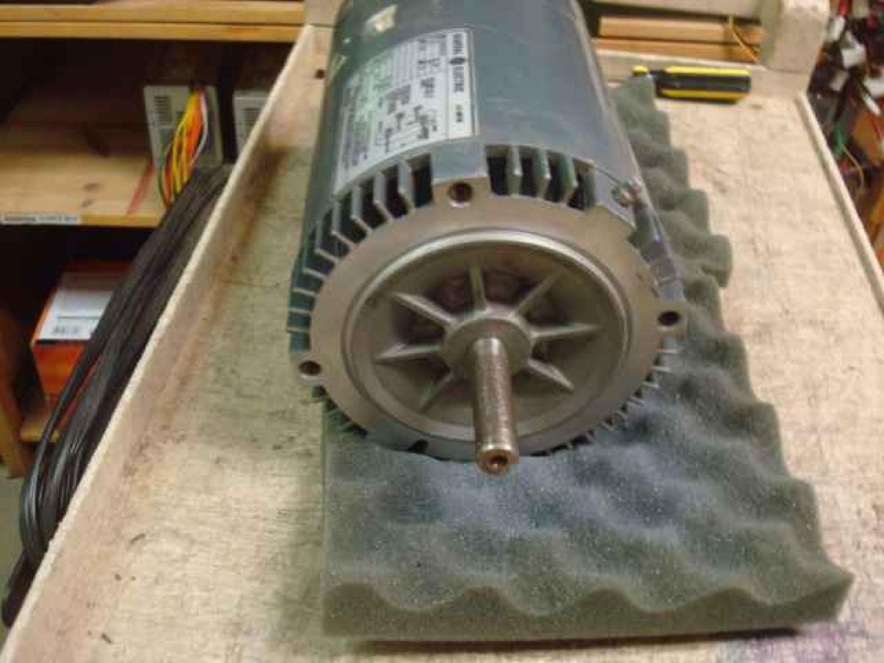 GENERAL ELECTRIC 5KH49UG45E 1/2HP 115VAC MOTOR 9A 60HZ 1140RPM FR 56CZ INSUL CLASS A