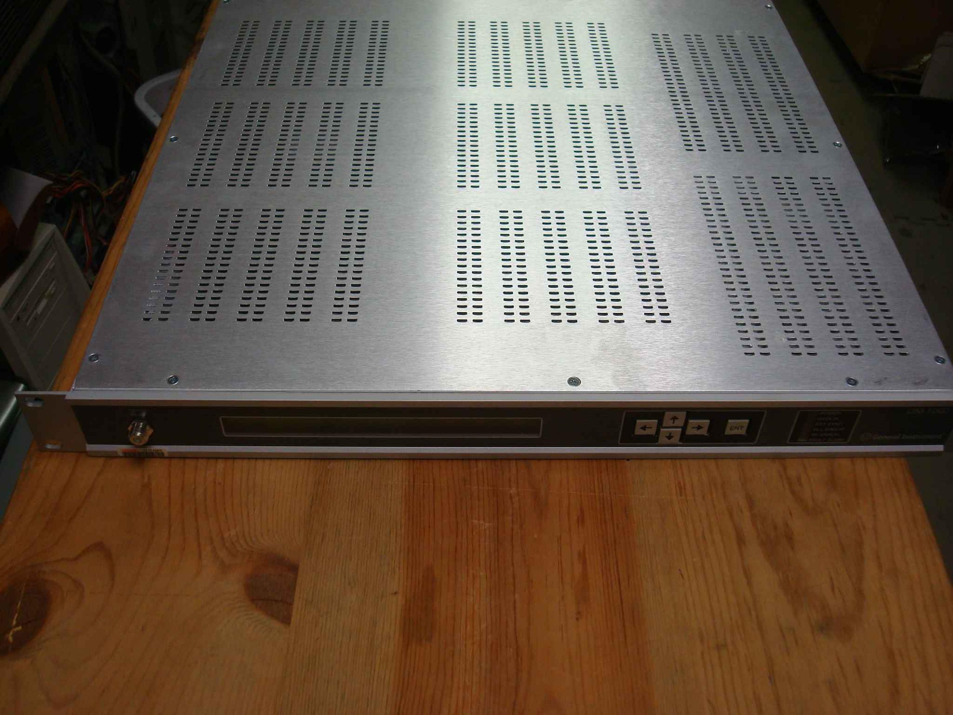 GENERAL INSTRUMENT 0M 1000 MOTOROLA OUT-OF-BAND MULTIPLEXER/ MODULATOR