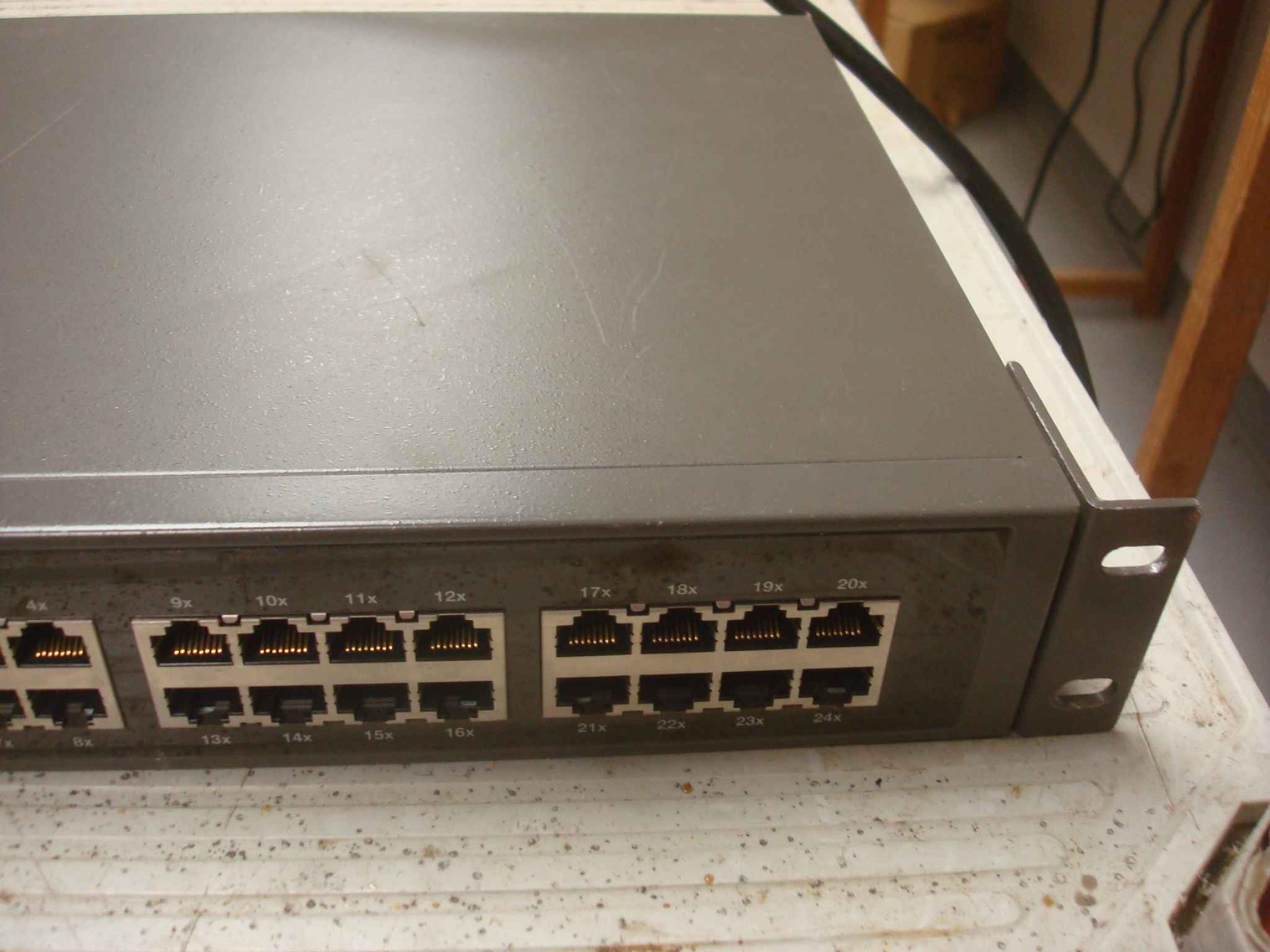 D-LINK SYSTEMS DFE-2624X 24PORT ETHERNET SWITCH 10BT 100BT