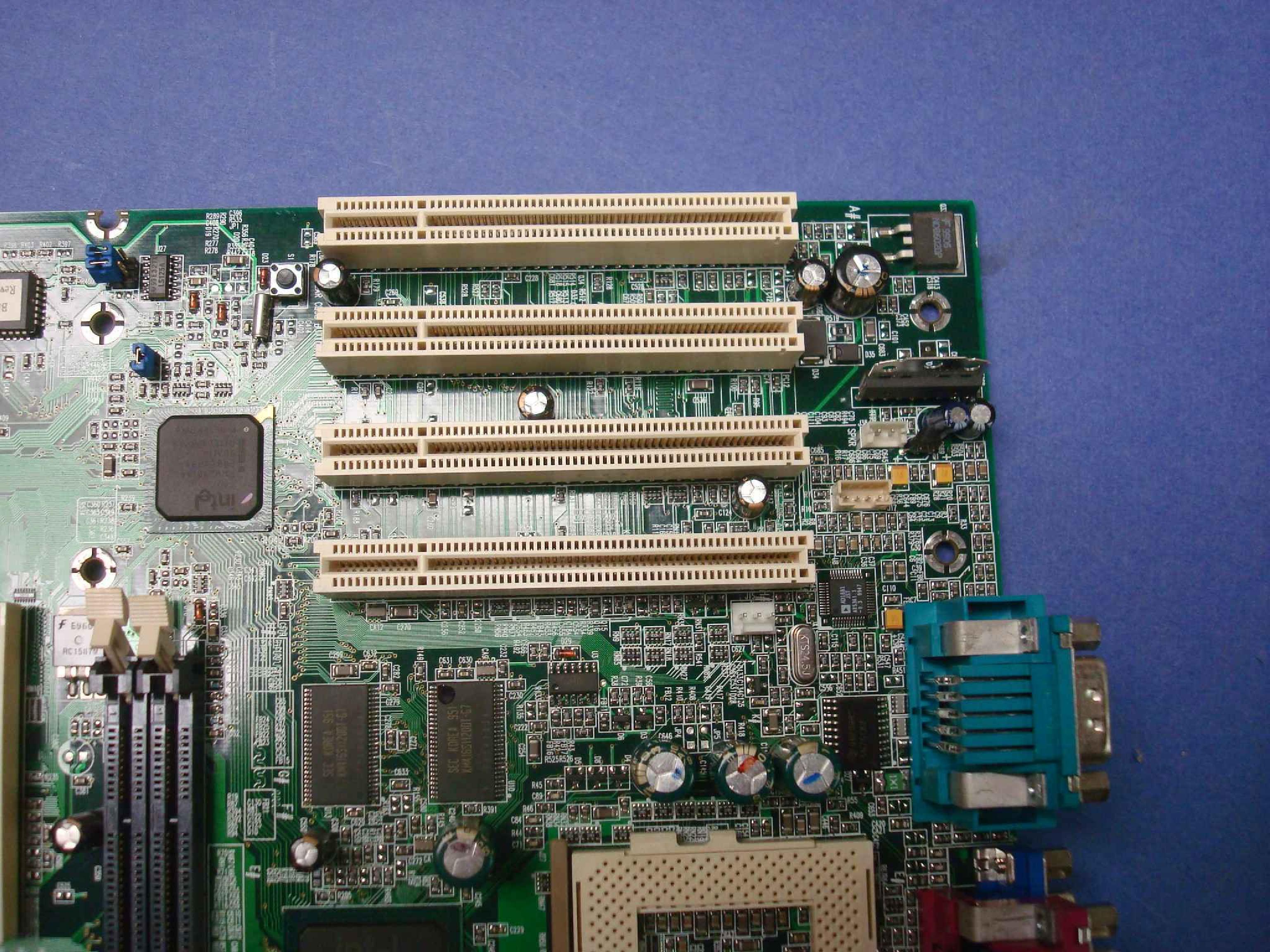 COMPAQ / HEWLETT PACKARD / HP 010698-001 SYSTEM BOARD 810E CHIPSET FOR DESKPRO