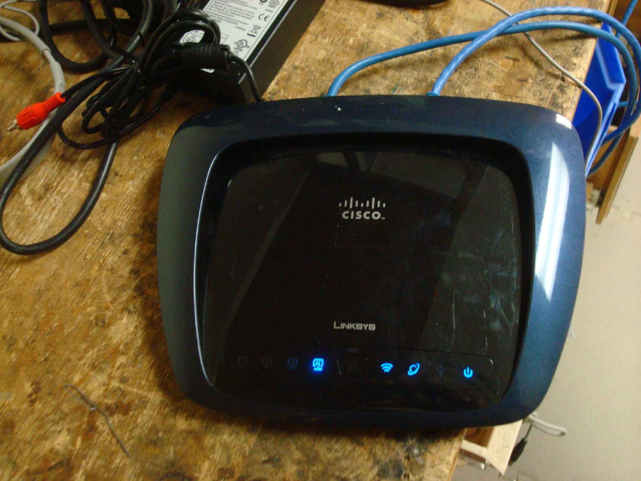 LINKSYS WRT610N V1 SIMULTANEOUS DUAL-B BRAND WIRELESS ROUTER