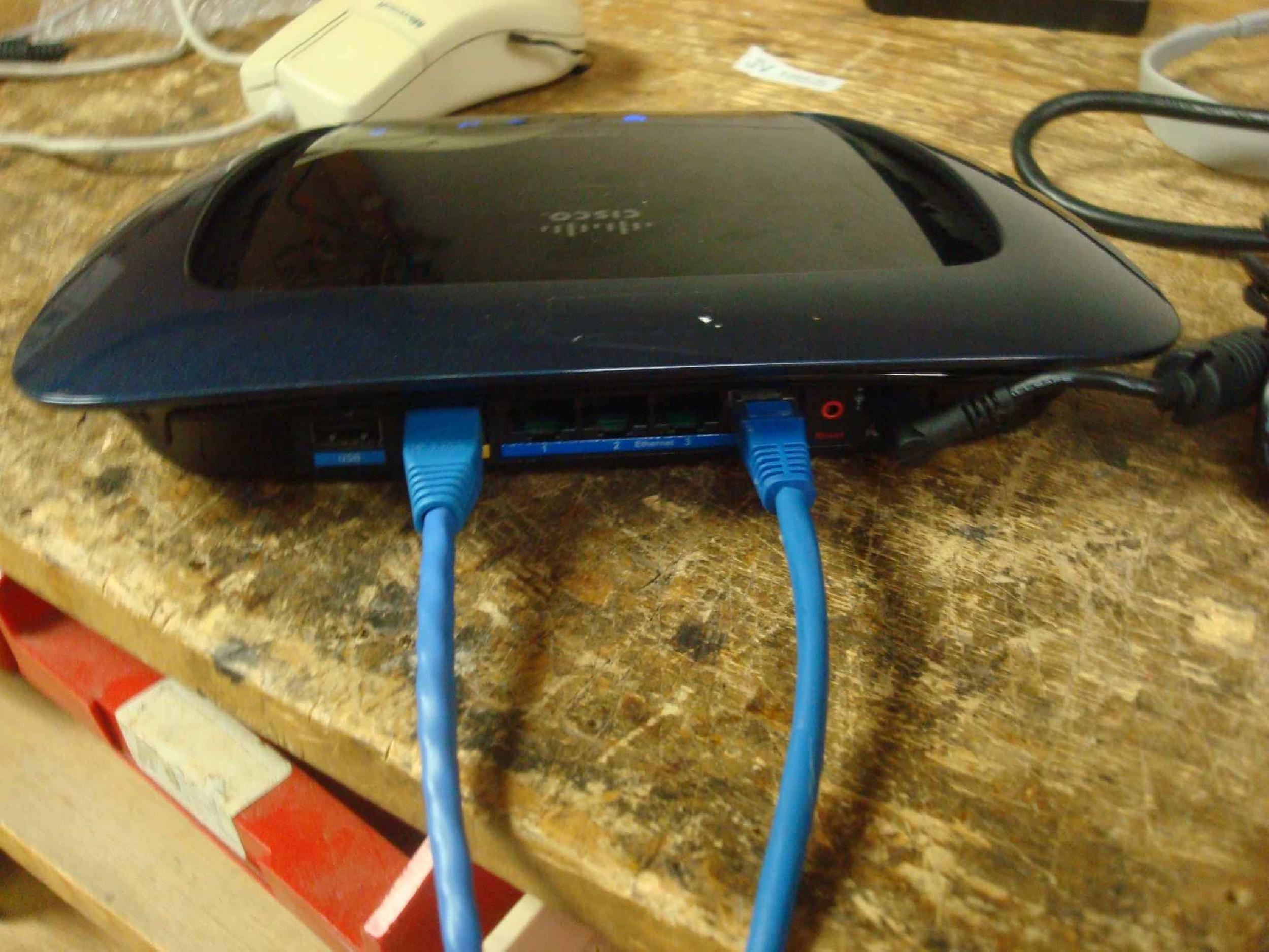 LINKSYS WRT610N V1 SIMULTANEOUS DUAL-B BRAND WIRELESS ROUTER