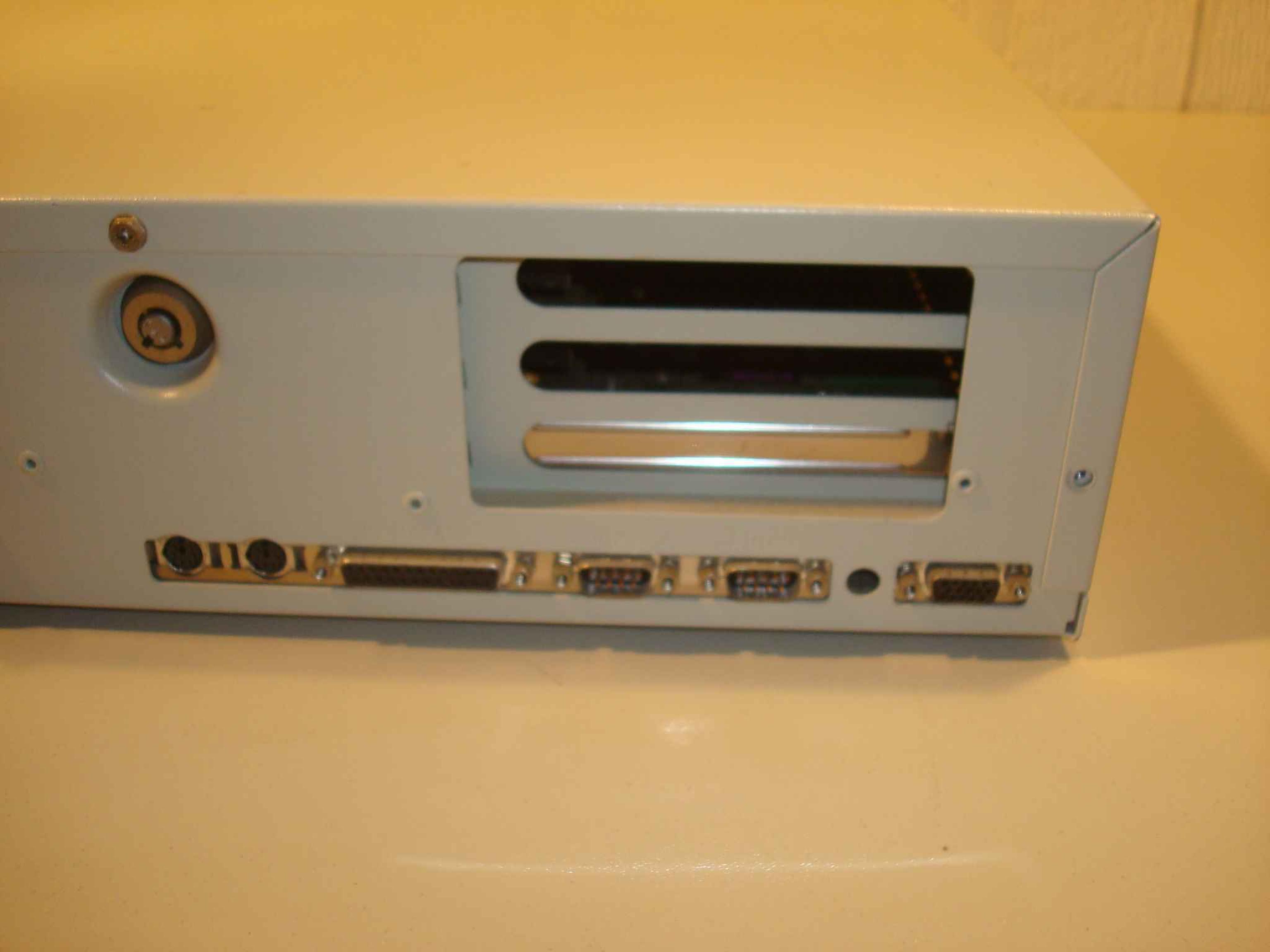 NCR 6493 COMPUTER SYSTEM CLASE 3230 MODEL 6493