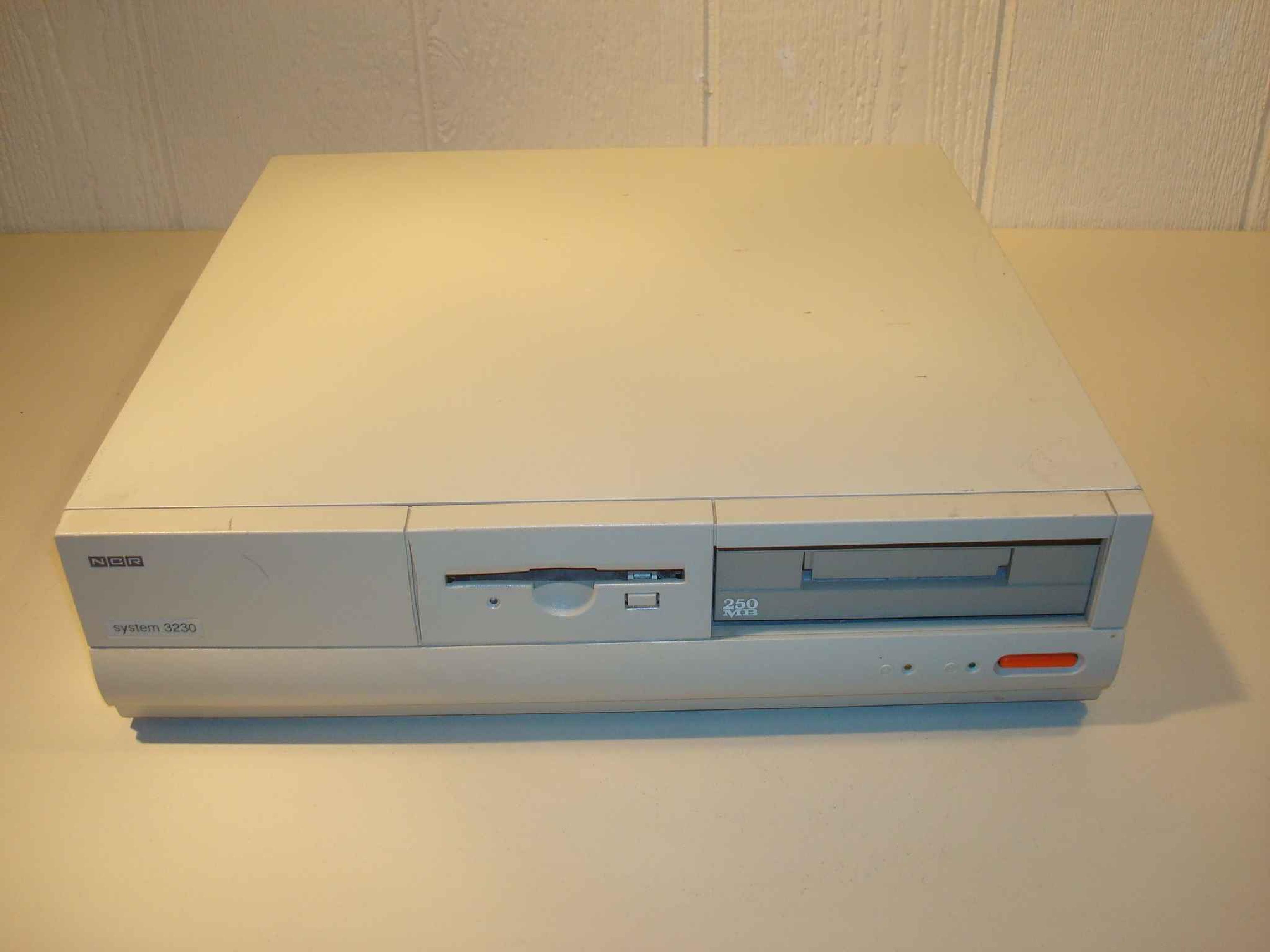 NCR 6493 COMPUTER SYSTEM CLASE 3230 MODEL 6493