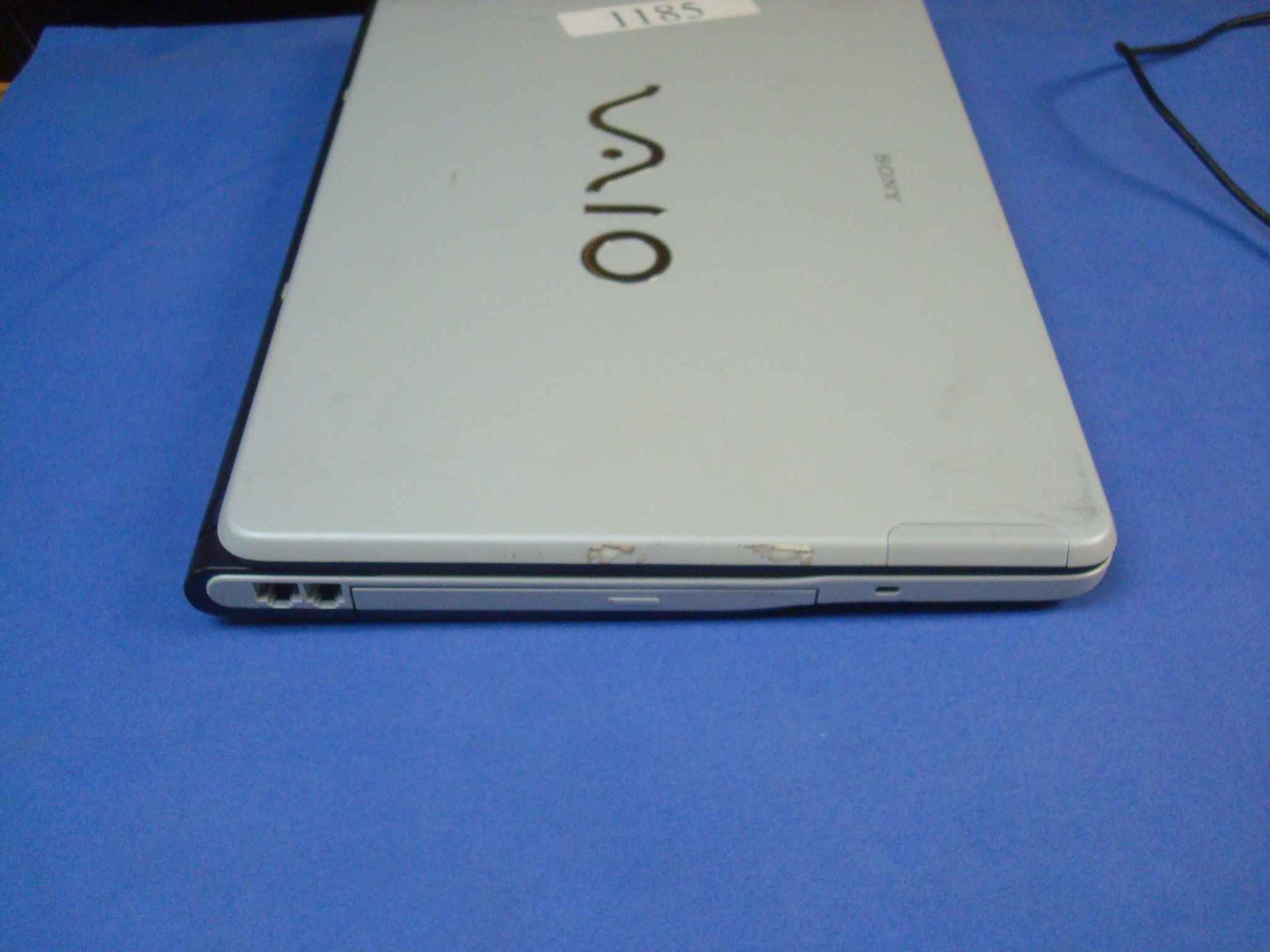 SONY VGN-FS8900 NOTEBOOK LAPTOP COMPUTER 2GHZ PENTIUM 1GB RAM 40GM HARD DRIVE, DVD