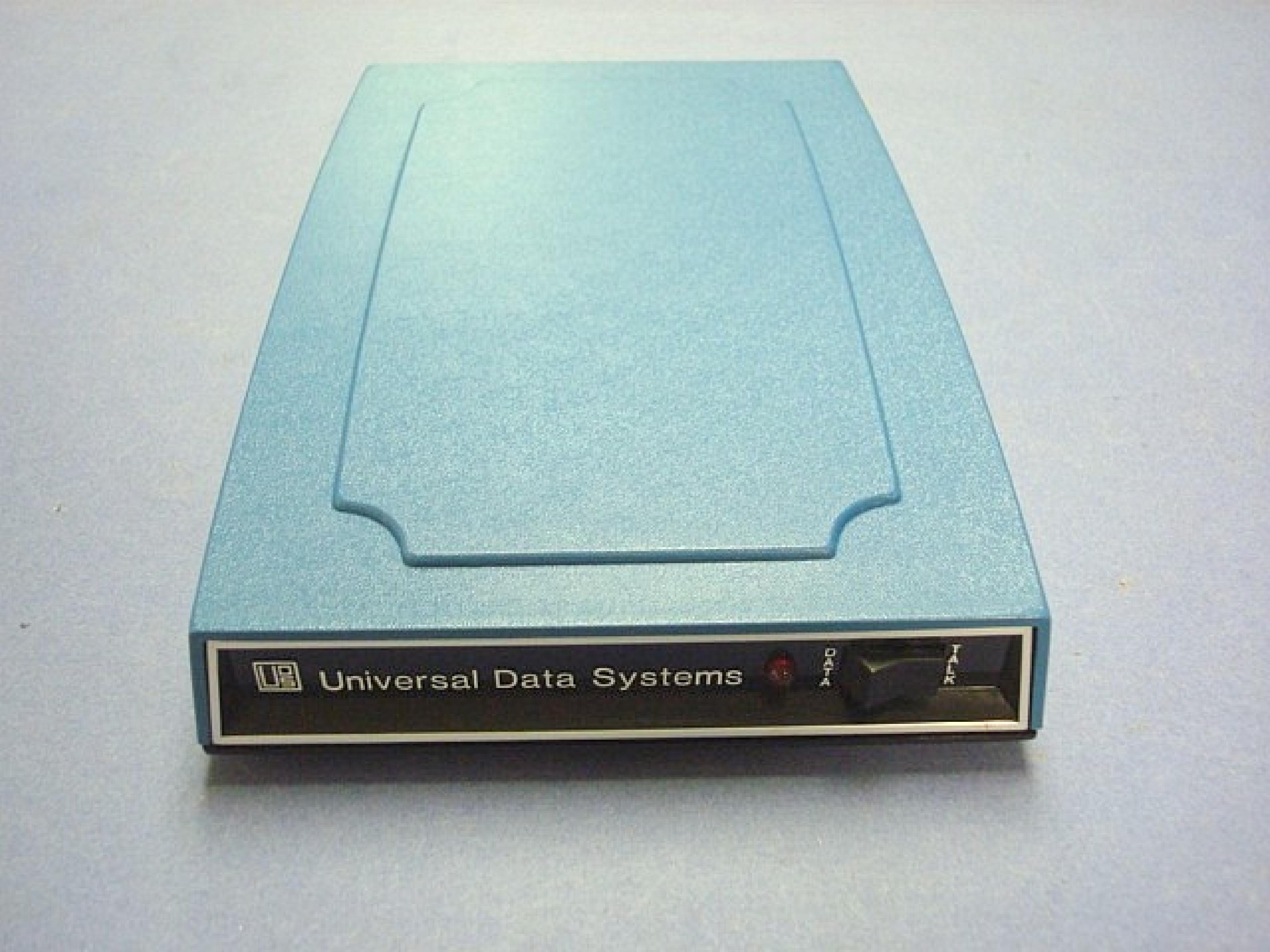 UNIVERSAL DATA SYSTEMS 212 LP DEFECTIVE, WITH BOX + DOCS 1200 BAUD EXTERNAL MODEM