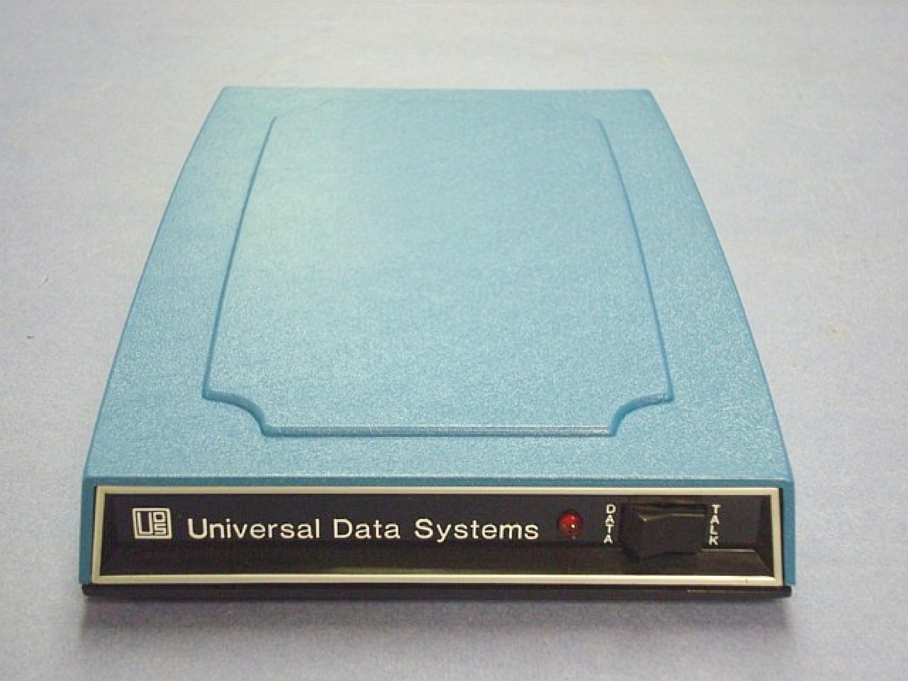 UNIVERSAL DATA SYSTEMS 212 LP DEFECTIVE, WITH BOX + DOCS 1200 BAUD EXTERNAL MODEM