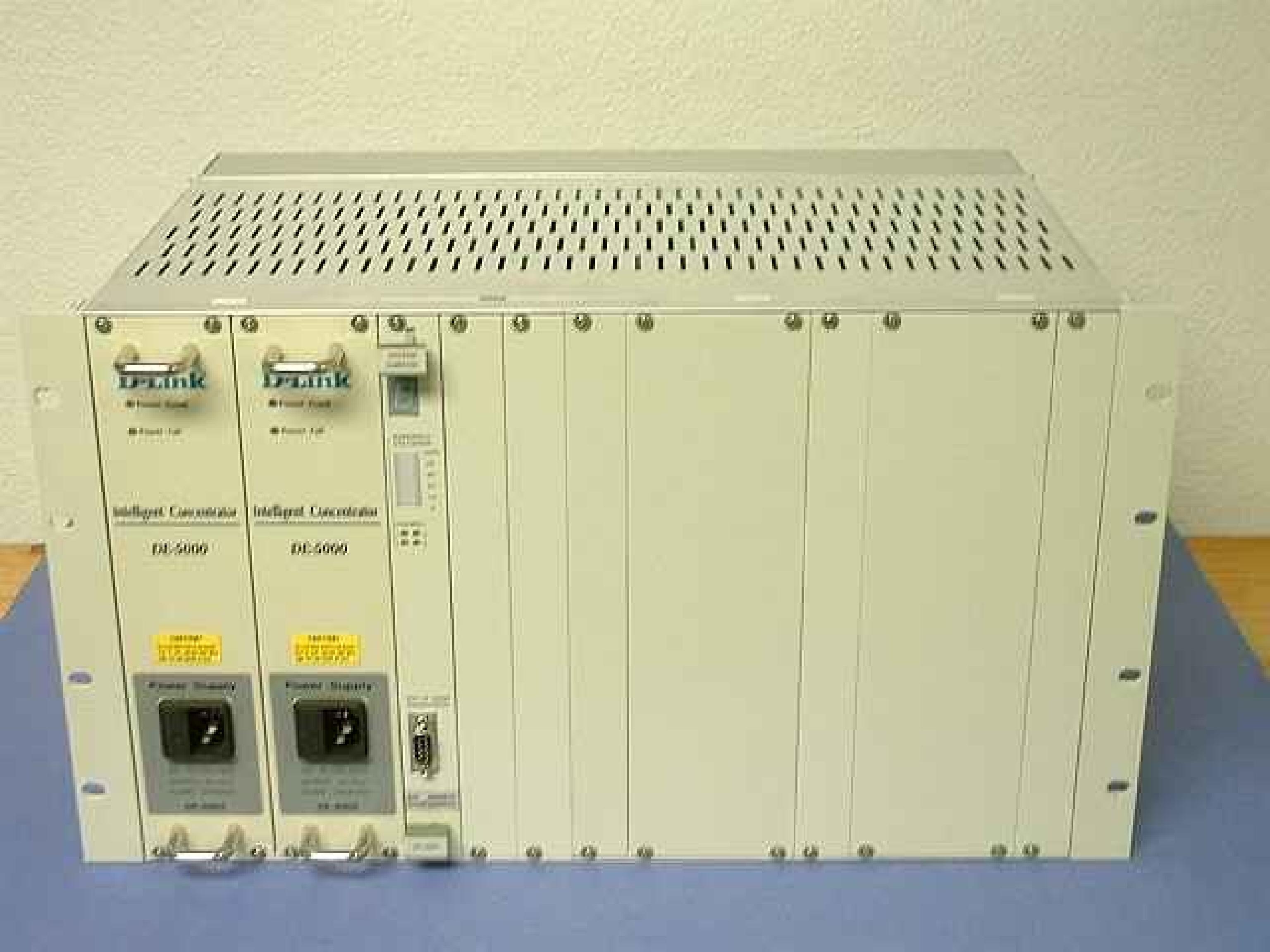 D-LINK SYSTEMS DE-5000 MULTI-SLOT ETHERNET CONCENTRATOR OPEN BOX