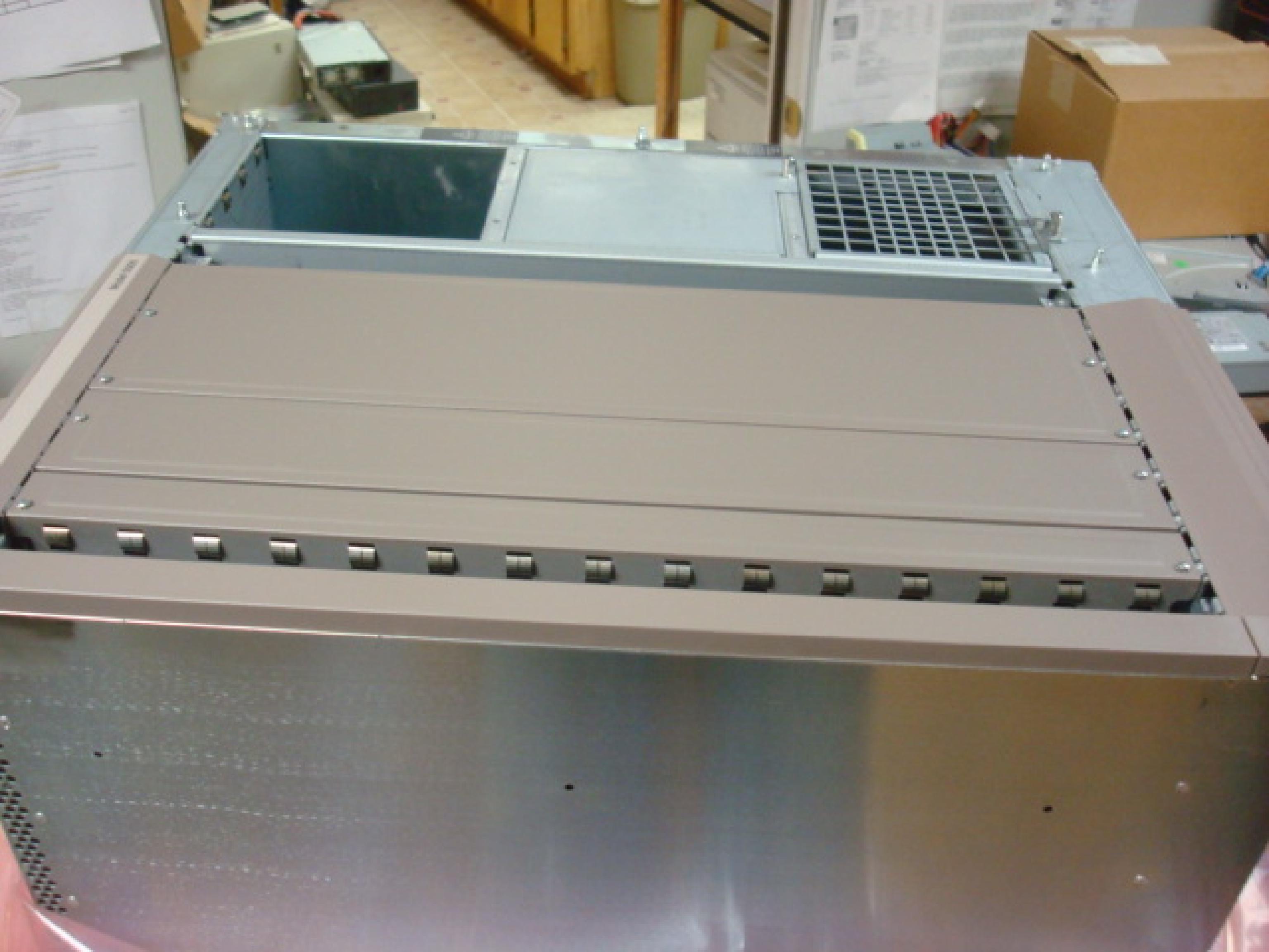 BAY NETWORKS NORTEL AD1402003 5005BH CHASSIS