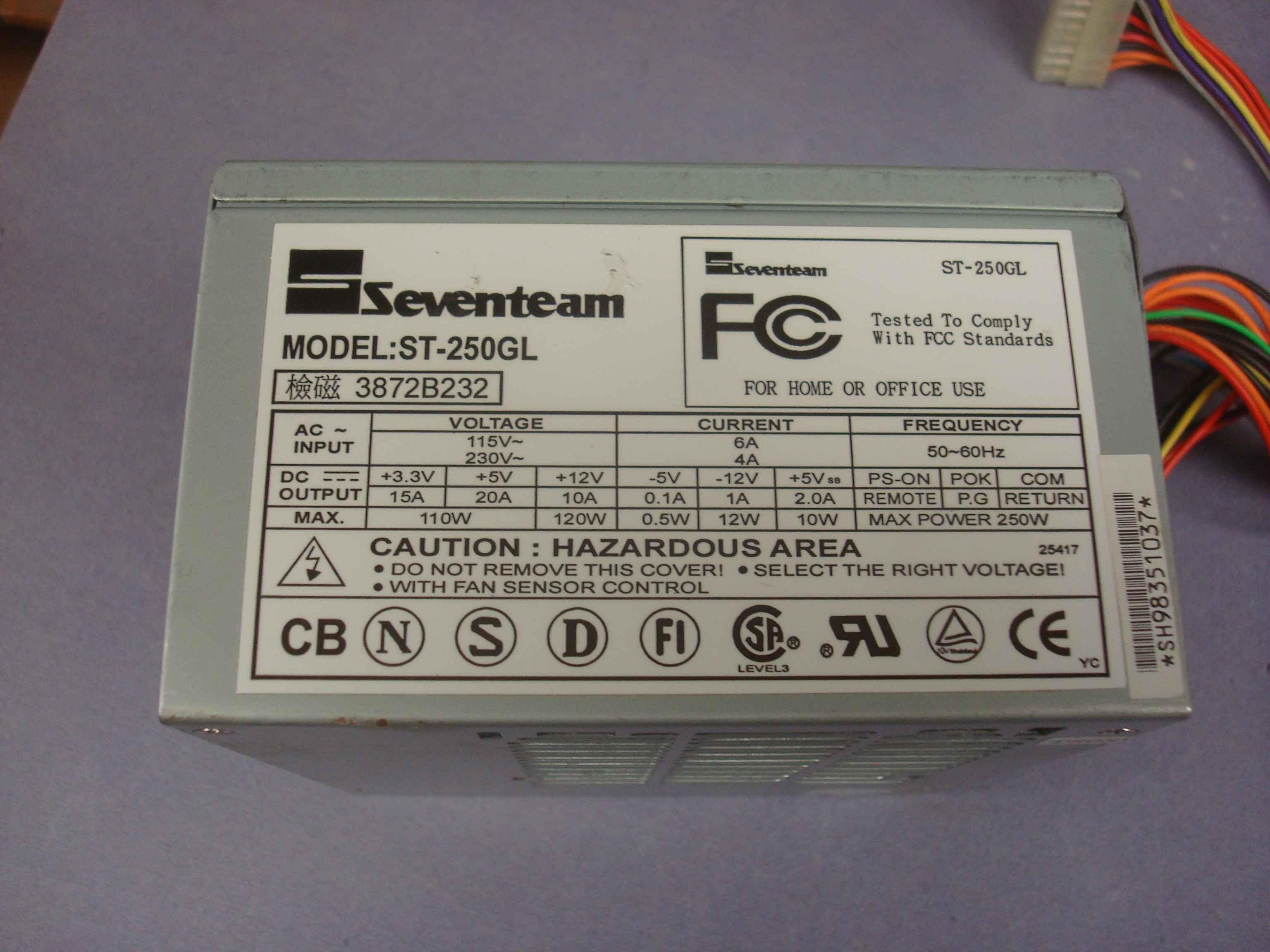 SEVENTEAM ELECTRONICS CO. ST-250GL 250 WATT 20PIN ATX POWER SUPPLY WITH REAR SWITCH