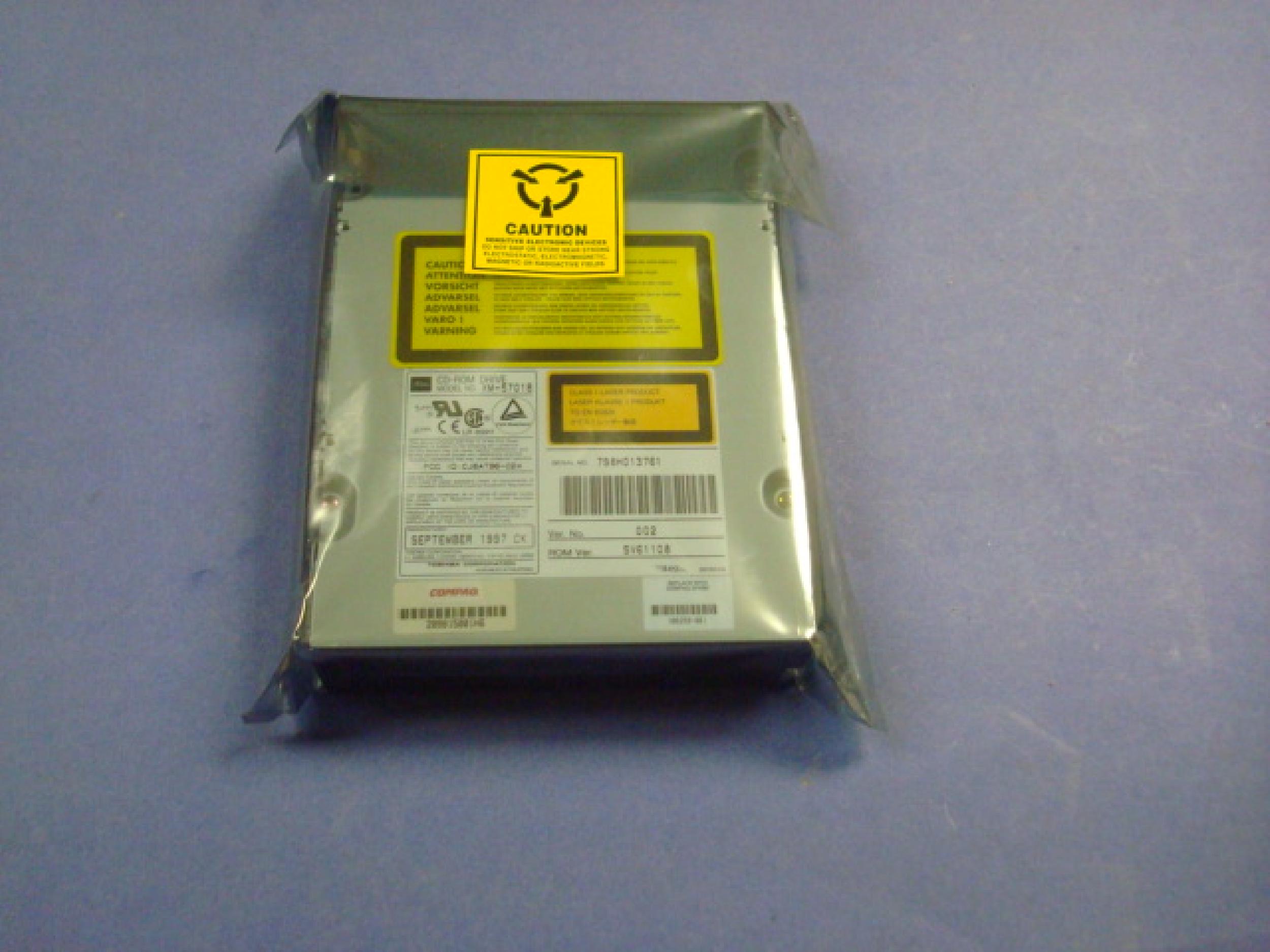 COMPAQ / HEWLETT PACKARD / HP 306259-001 12X SCSI CDROM DRIVE BEIGE BEZEL INTERNAL