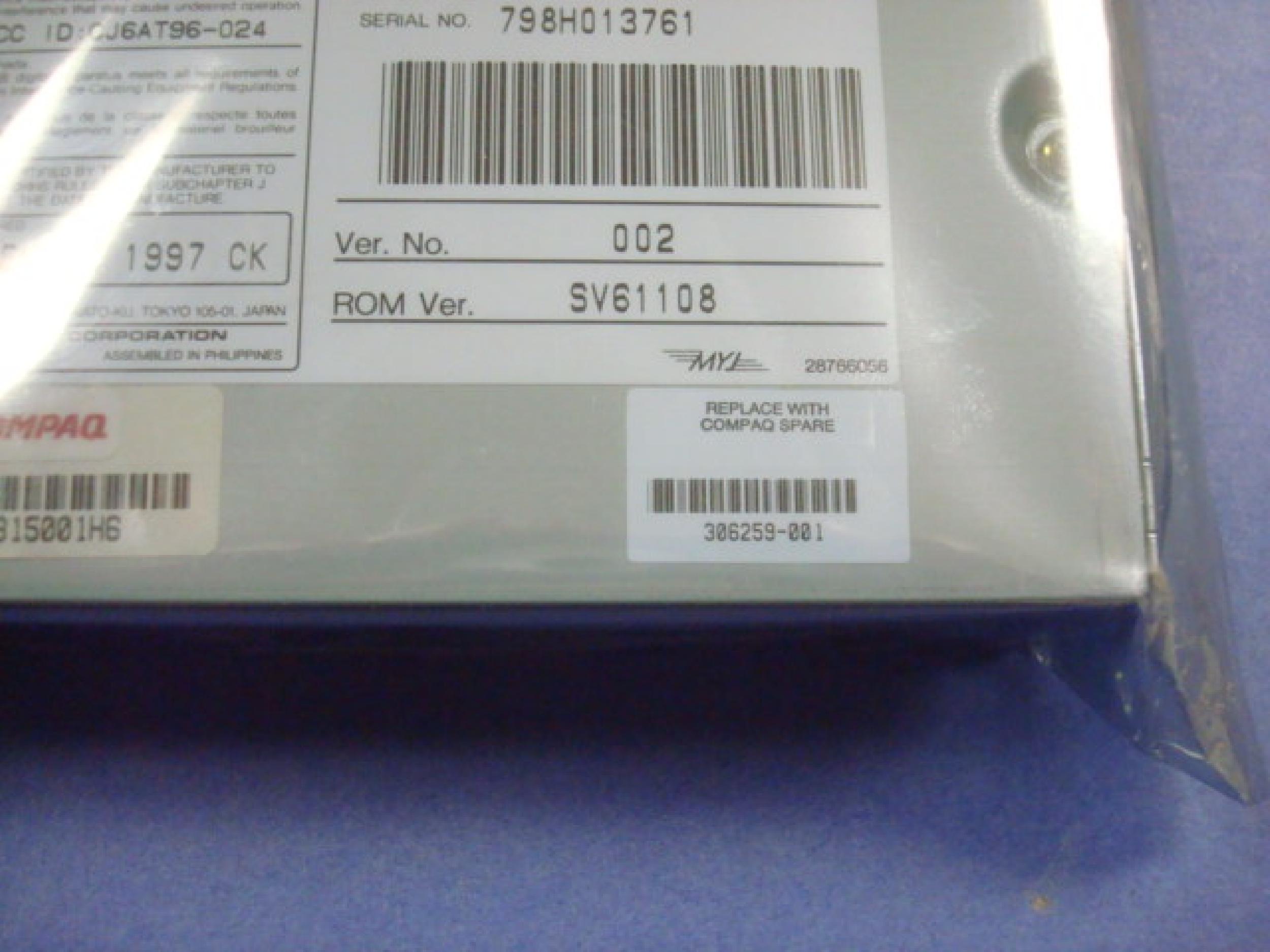 COMPAQ / HEWLETT PACKARD / HP 306259-001 12X SCSI CDROM DRIVE BEIGE BEZEL INTERNAL