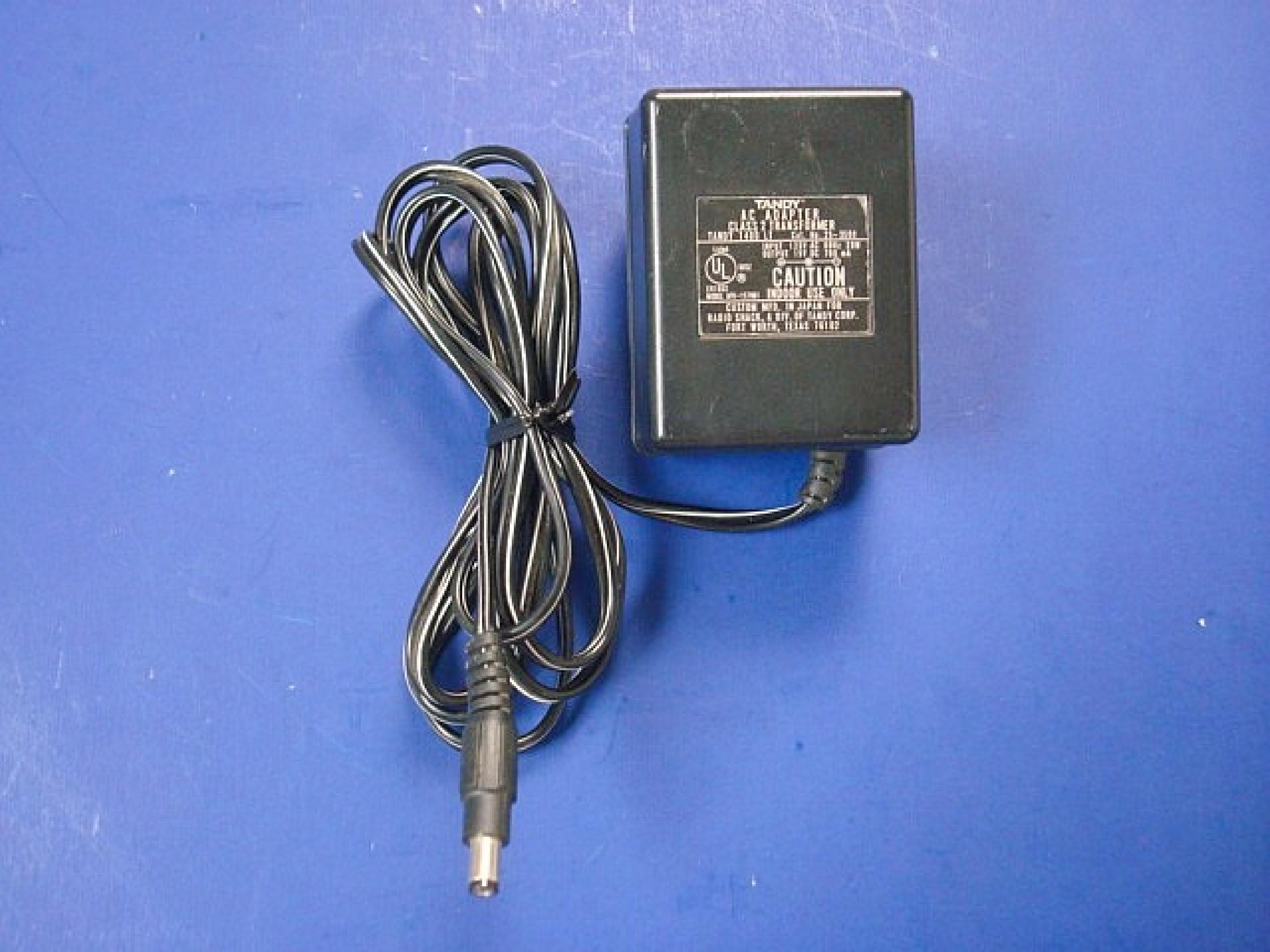 TANDY 25-3500 AC ADAPTER 15V DC 700MA 20W