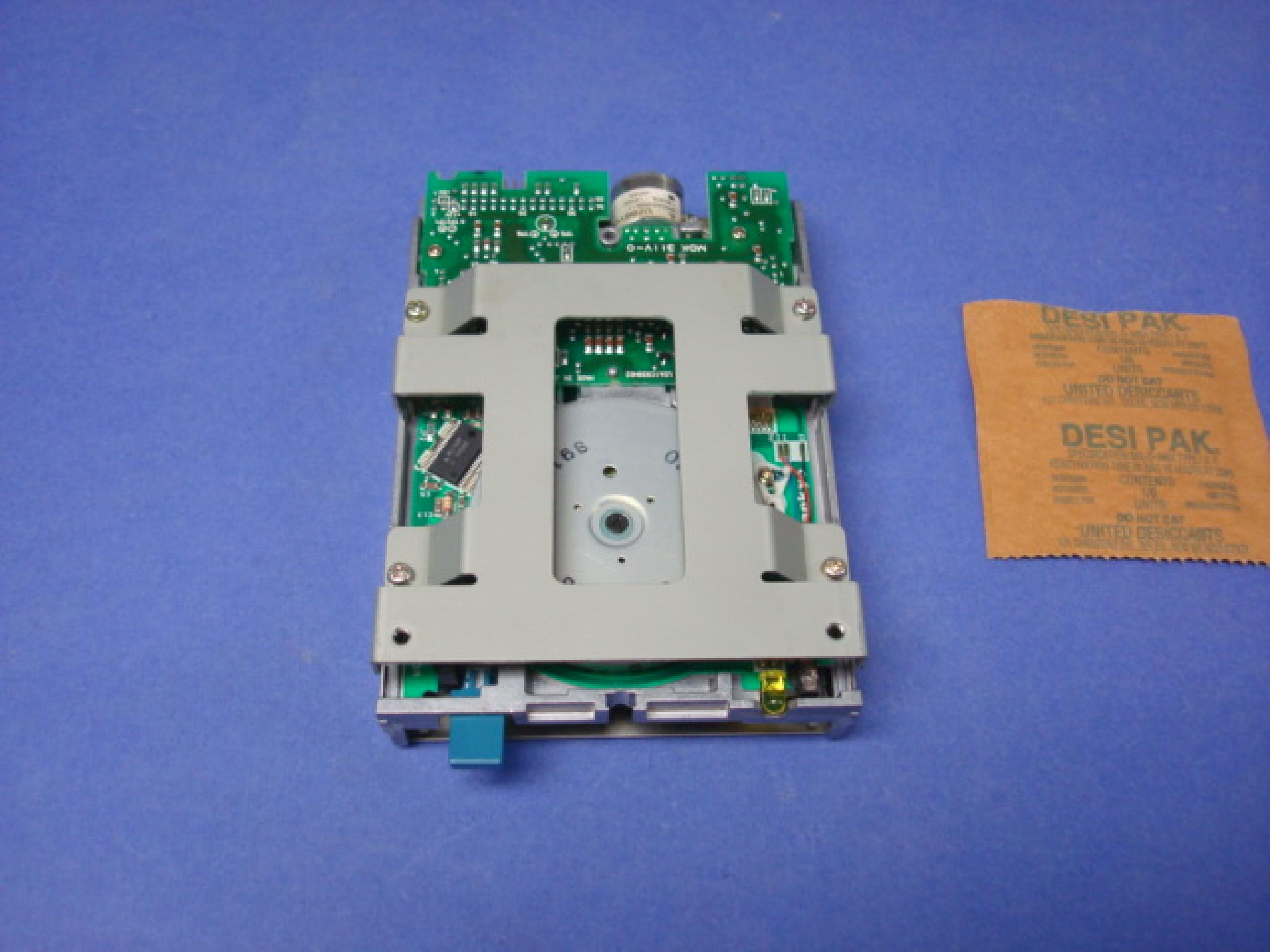 IBM MF353C-499MA YEAR 1989,720K 34PIN FLOPPY DRIVE SMALL BUTTON FOR MODEL 8555