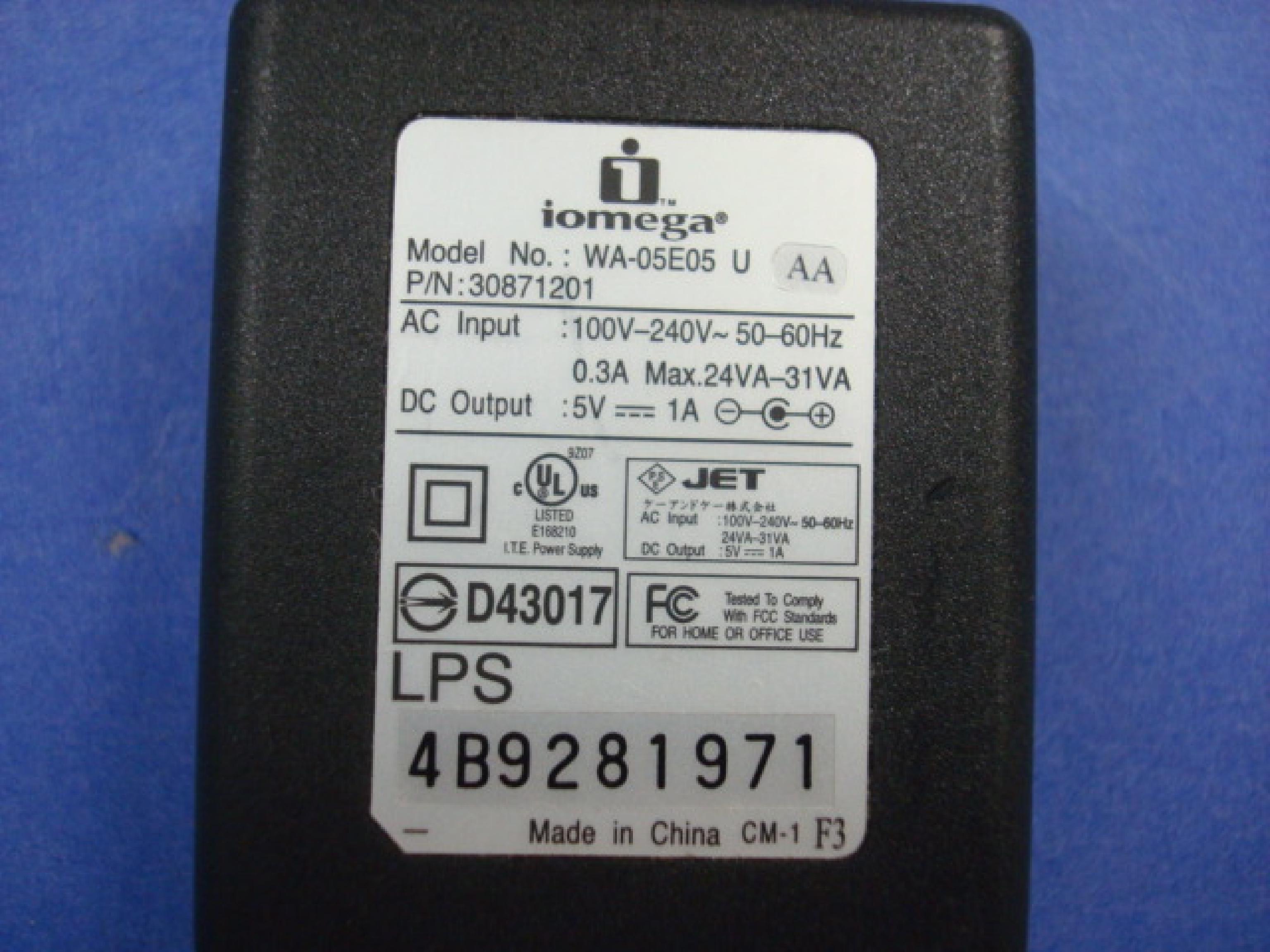 IOMEGA WA-05E05 5V DC 1A AC ADAPTER WITH BARREL CONNECTOR OD:5.5 ID:2.6, POSITIVE TIP