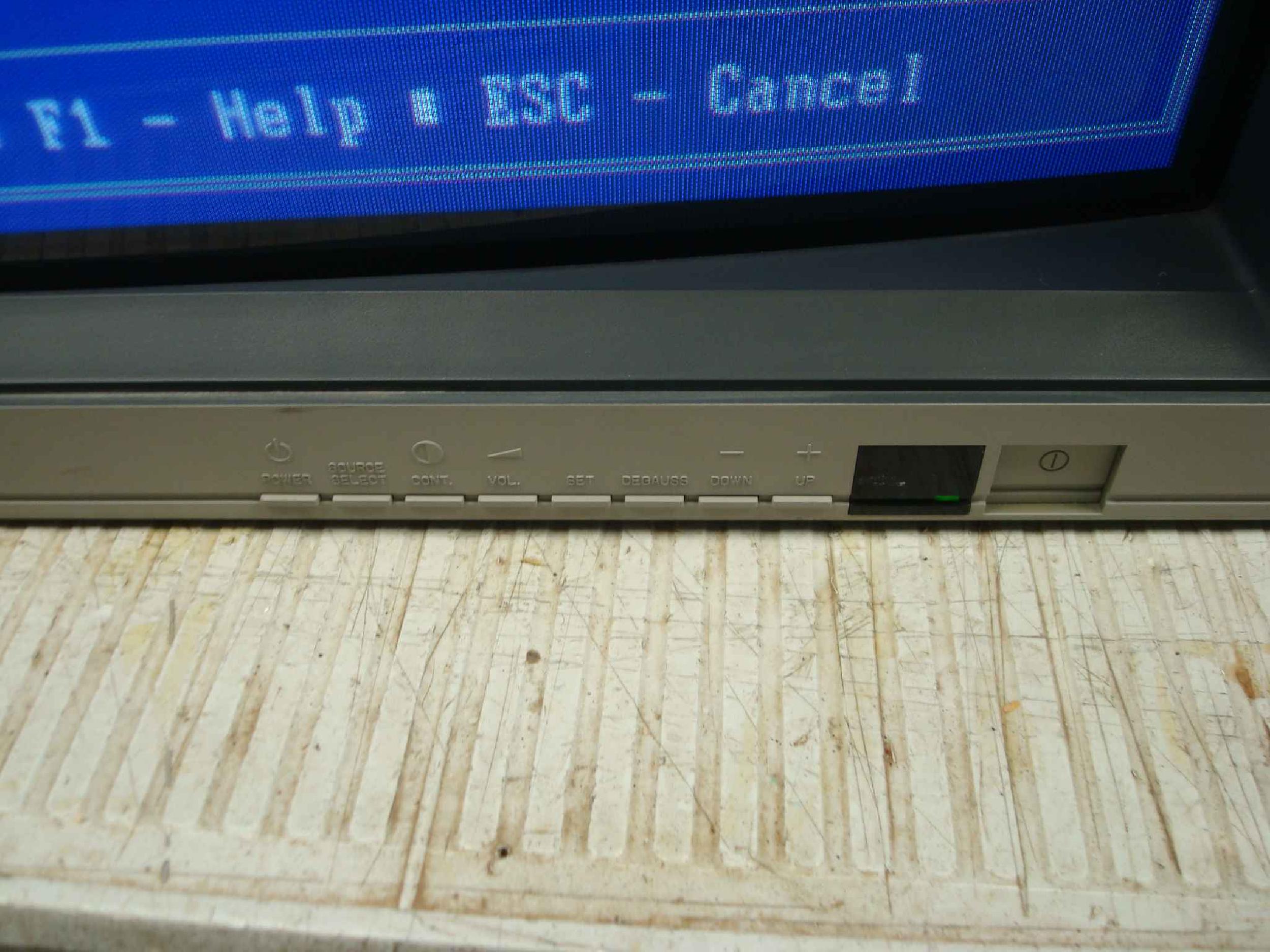 MITSUBISHI XC-2930C SN 504101460 MEGAVIEW PRO 29 INCH COLOR DISPLAY MONITOR