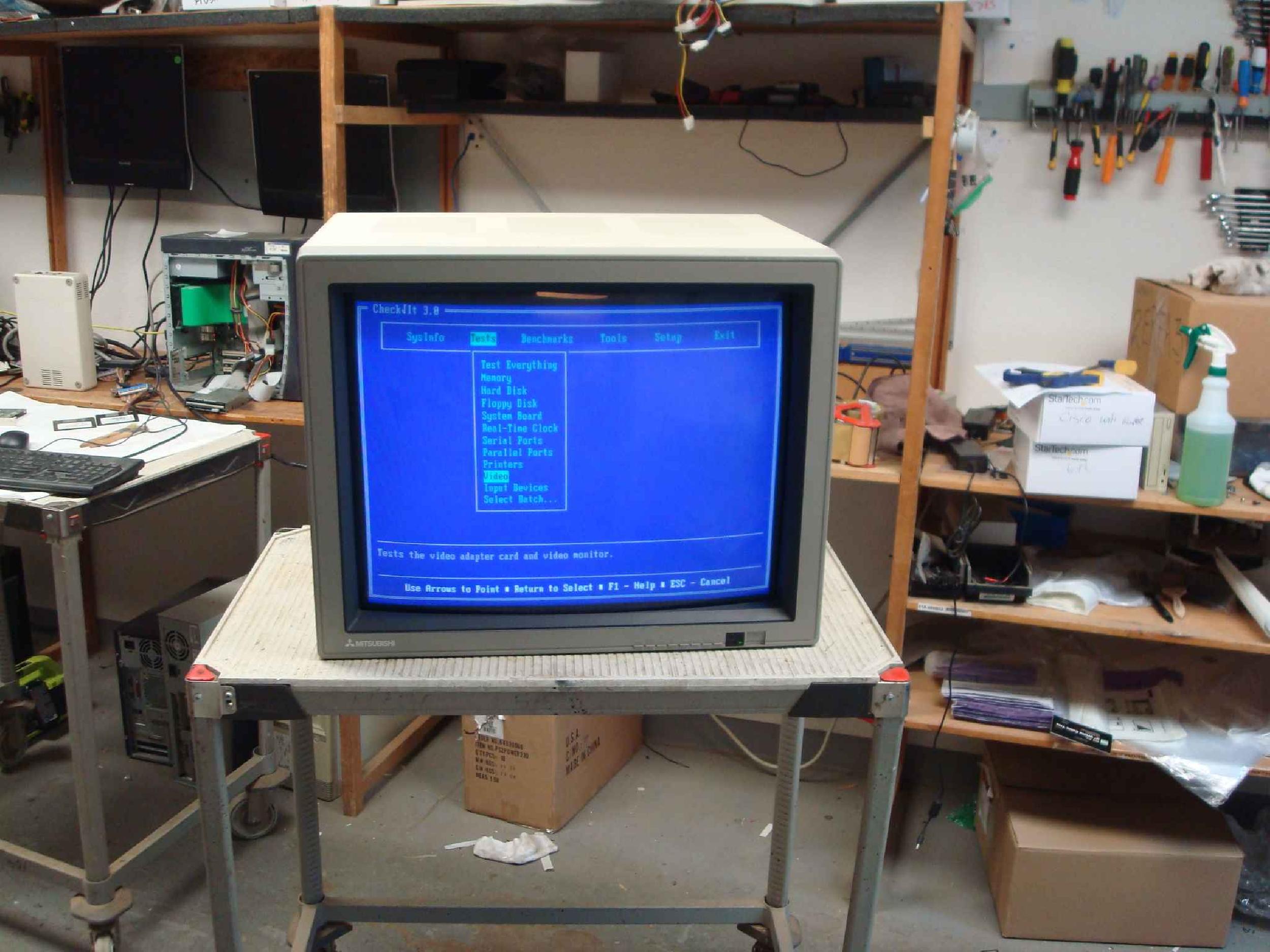 MITSUBISHI XC-2930C SN 504101460 MEGAVIEW PRO 29 INCH COLOR DISPLAY MONITOR