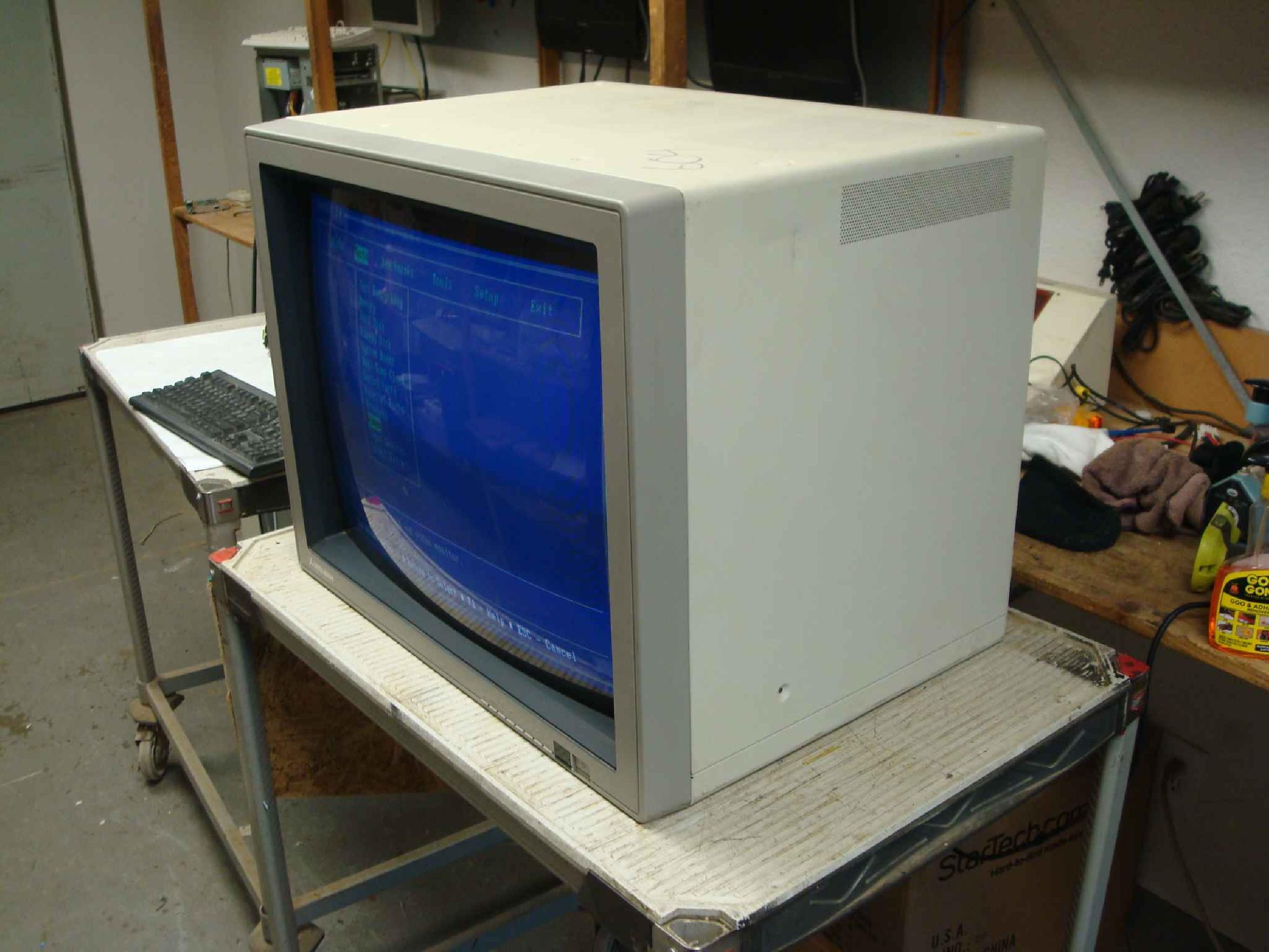 MITSUBISHI XC-2930C SN 504101351 MEGAVIEW PRO 29 INCH COLOR DISPLAY MONITOR