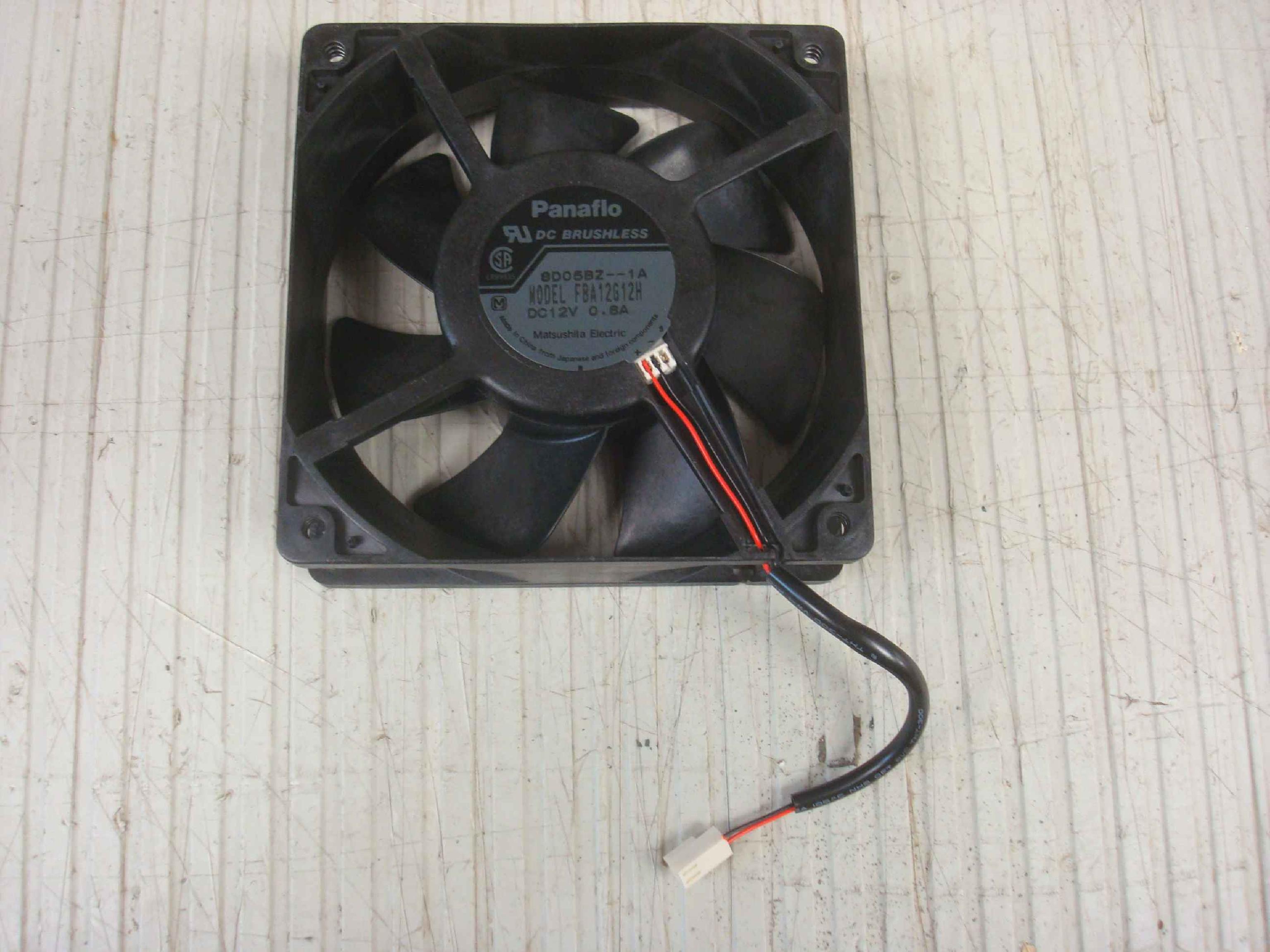 MATSUSHITA 8D05BZ--1A PANAFLO 12V 0.6A 120MM FAN-HIGH SPEED 120MM X 120 X 37