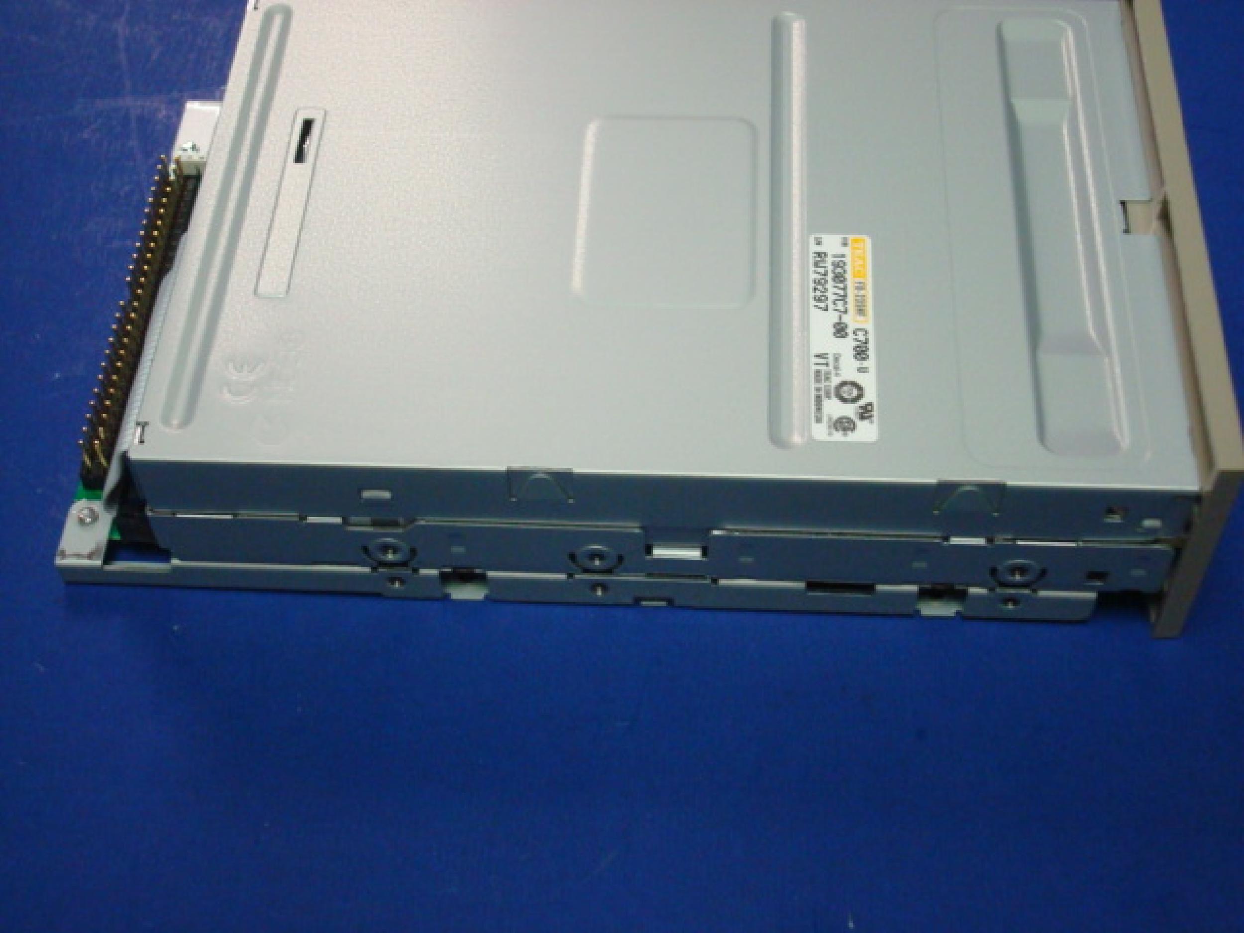 TEAC FD-235HF C700-U 3.5 1.44 SCSI FLOPPY DRIVE