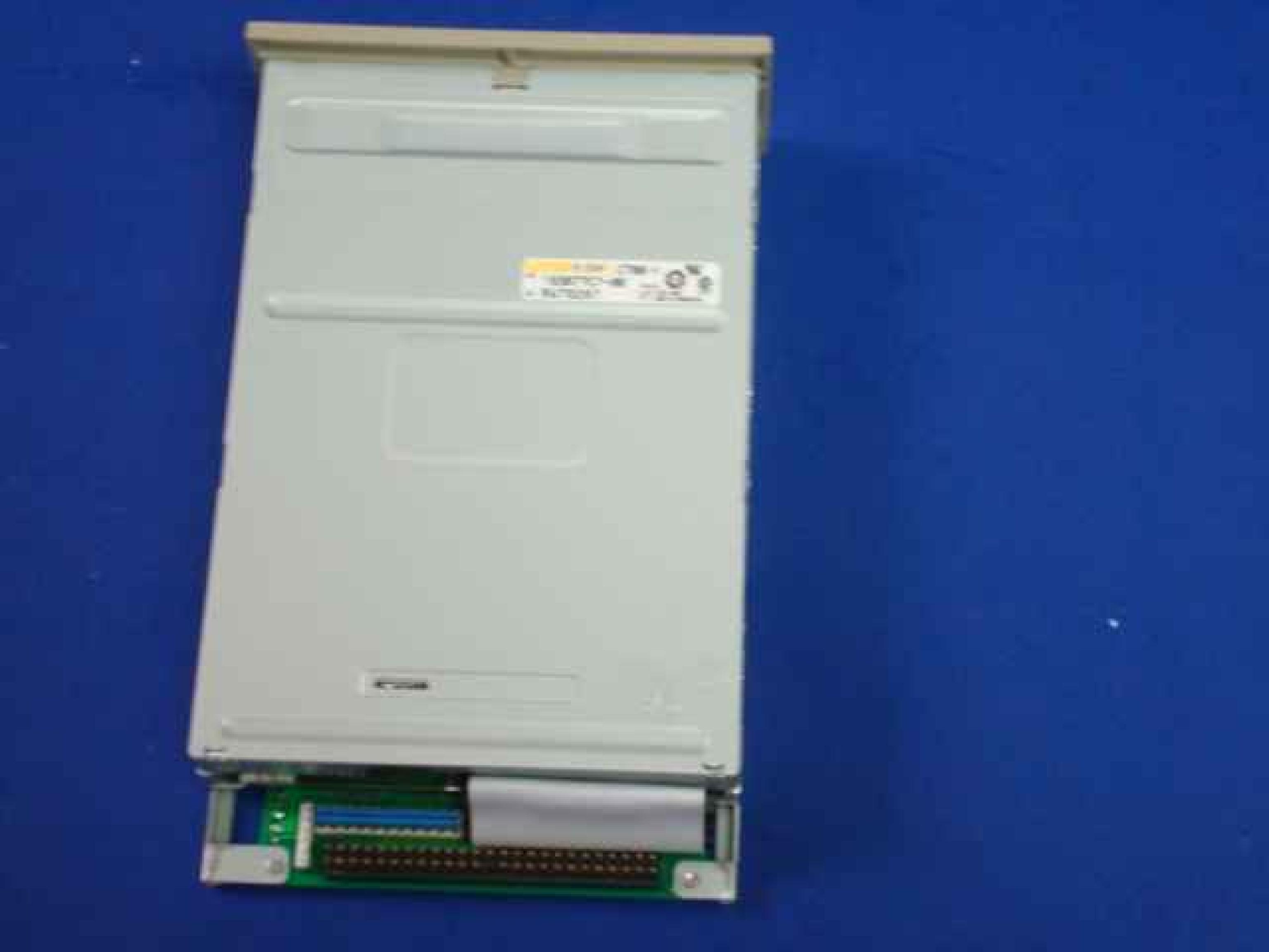 TEAC 193077C7-00 3.5 1.44 SCSI FLOPPY DRIVE