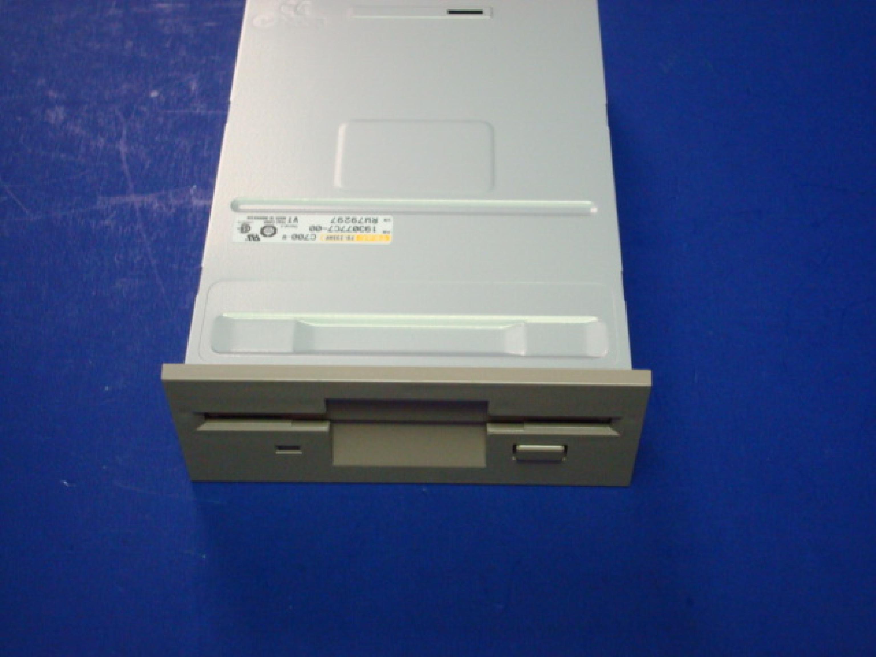 TEAC 193077C7-00 3.5 1.44 SCSI FLOPPY DRIVE