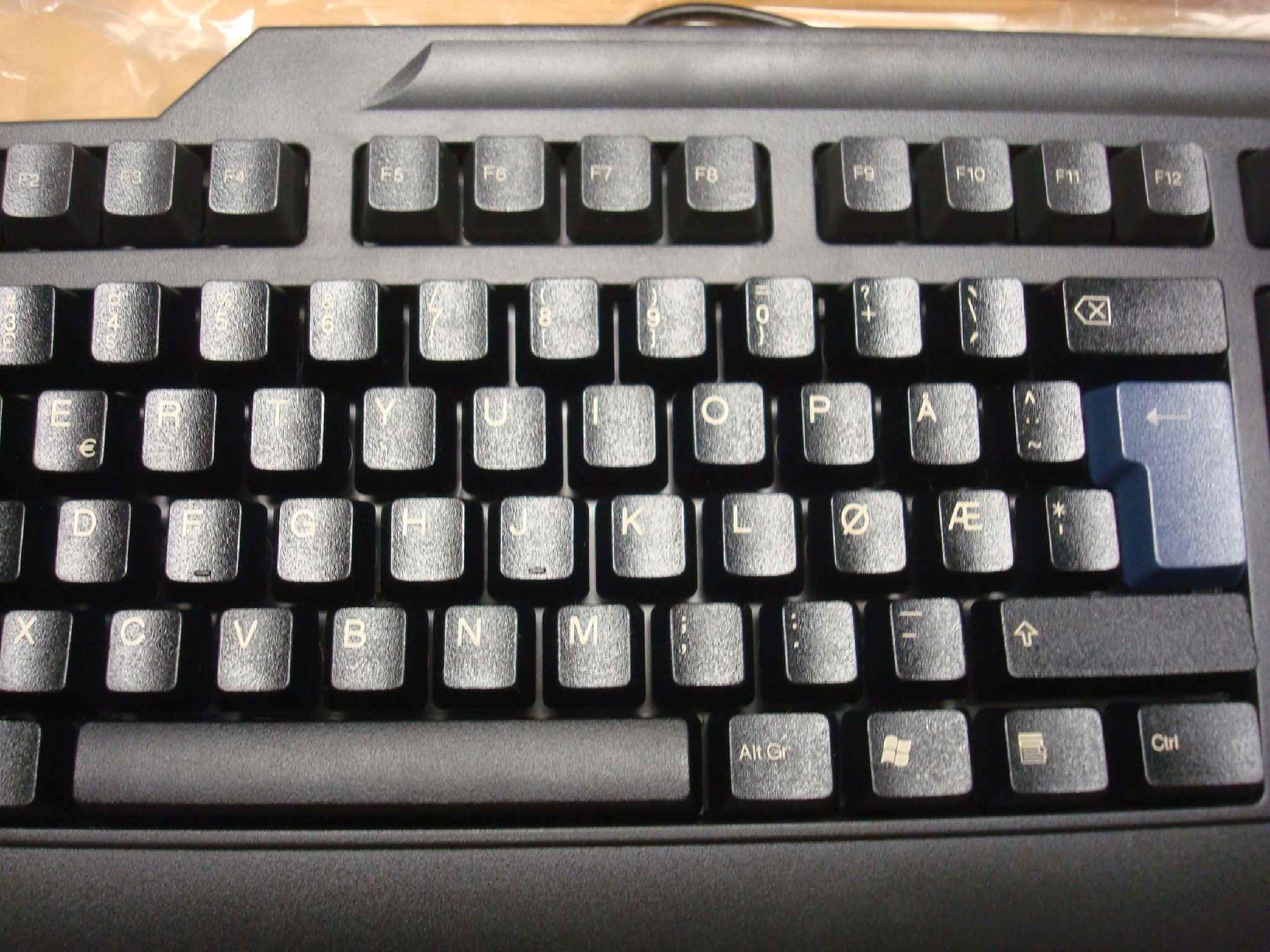 IBM 32P5121 NORWEGIAN KEYBOARD BLACK PREFERRED PS/2