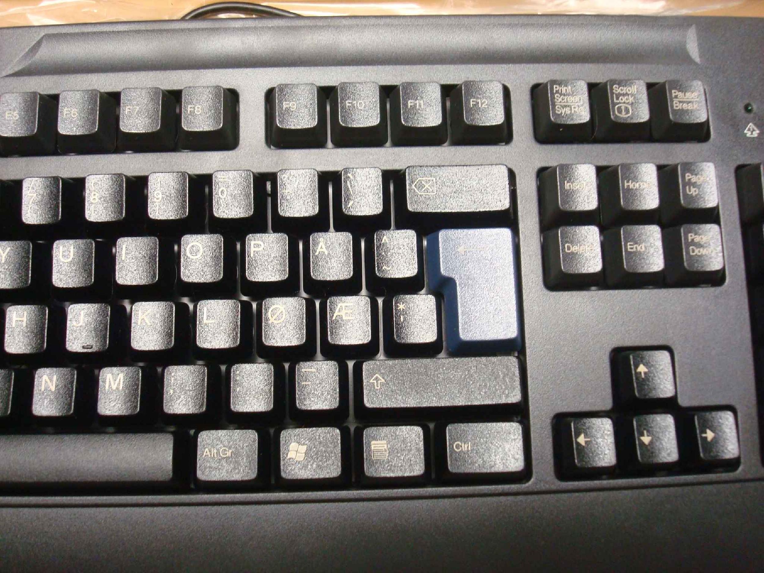 IBM SK-8820 NORWEGIAN KEYBOARD BLACK PREFERRED PS/2