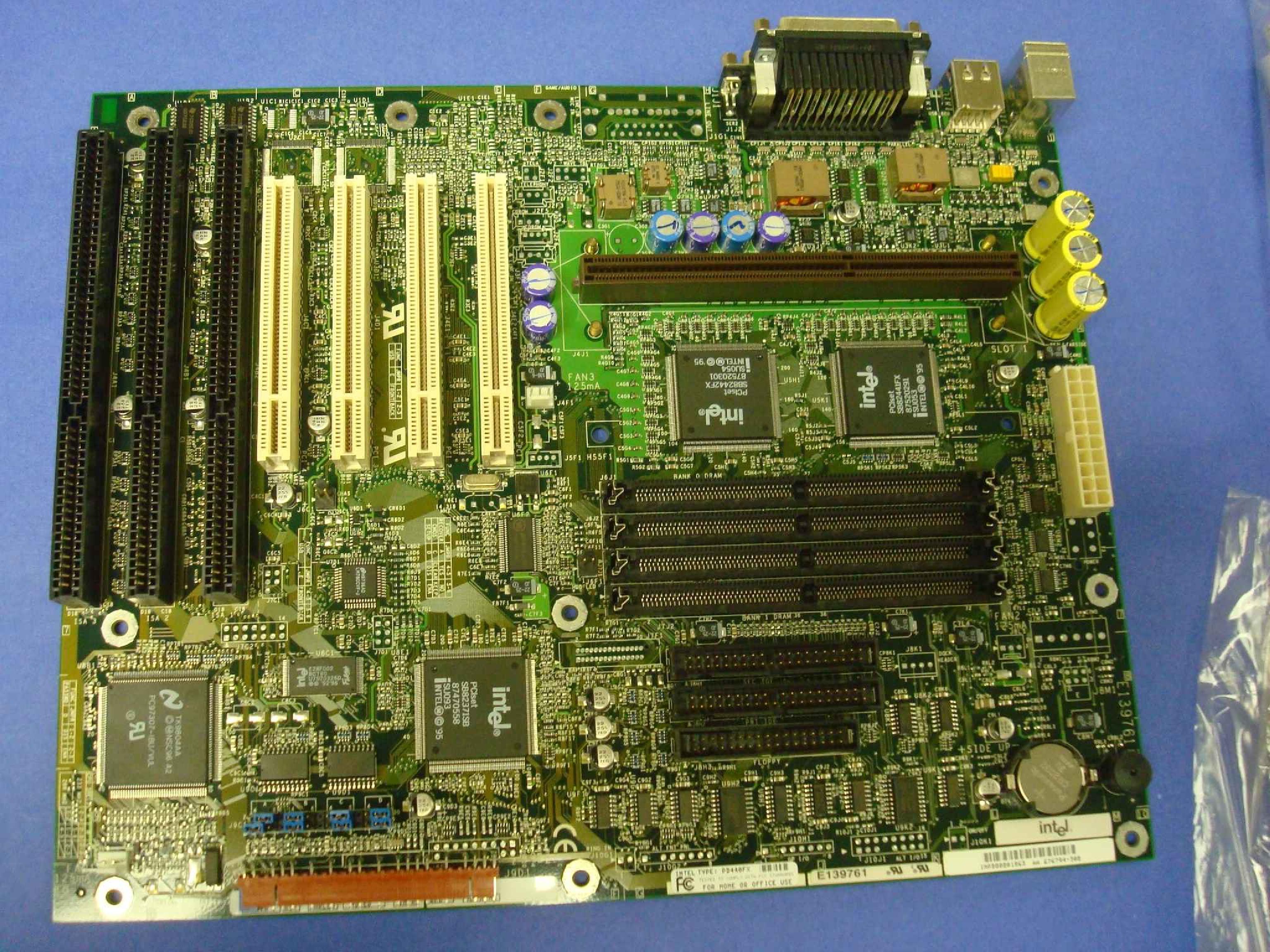 INTEL BOXPD440FXNA OPEN BOX ATX MOTHERBOARD 3 ISA 4 PCI 4 DIMM SLOT 1 PD440FX