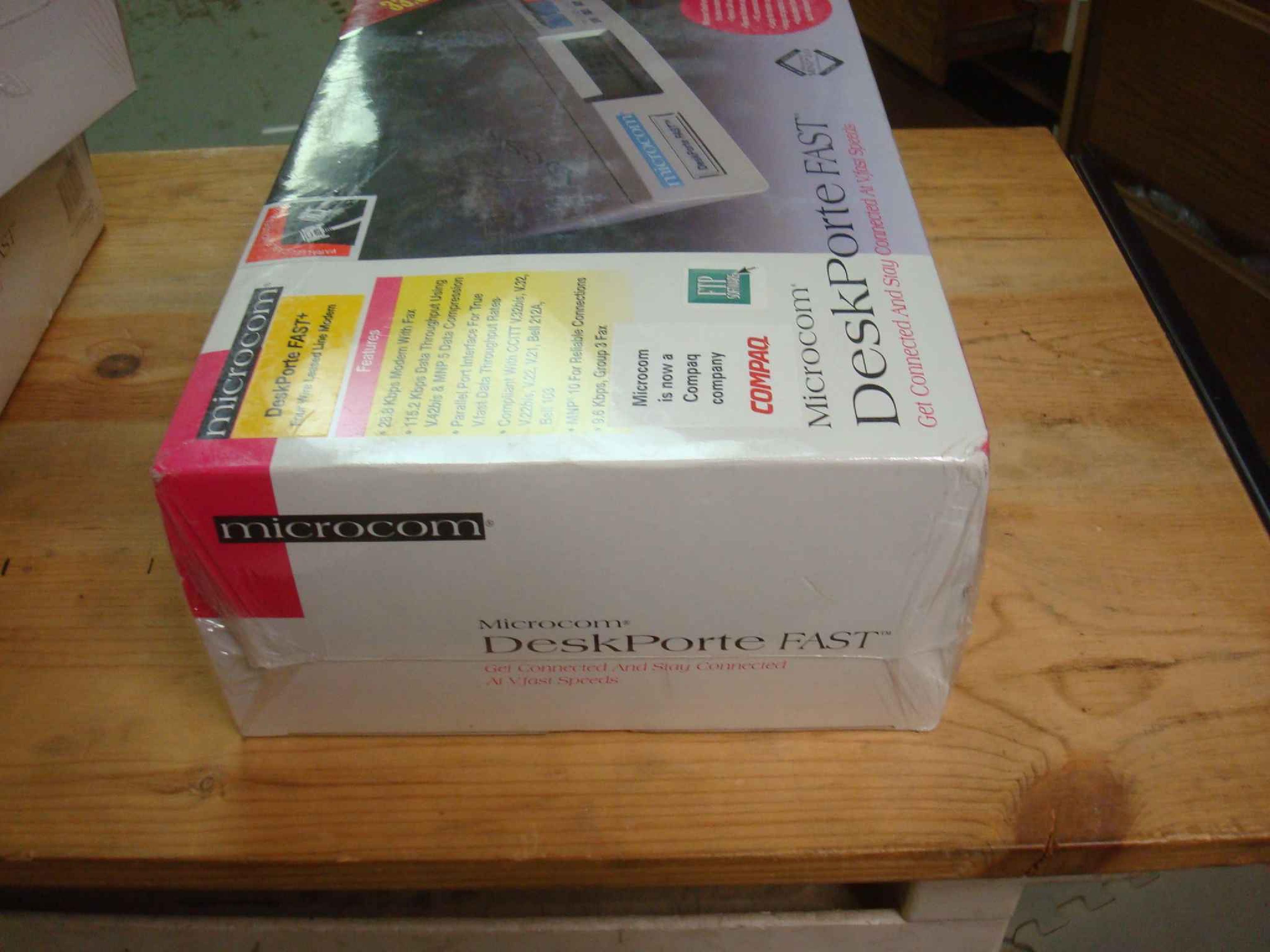 MICROCOM 104003011 B DESKPORTE FAST V.34 EXTERNAL MODEM RETAIL BOXED WITH SOFTWARE AND MANUALS