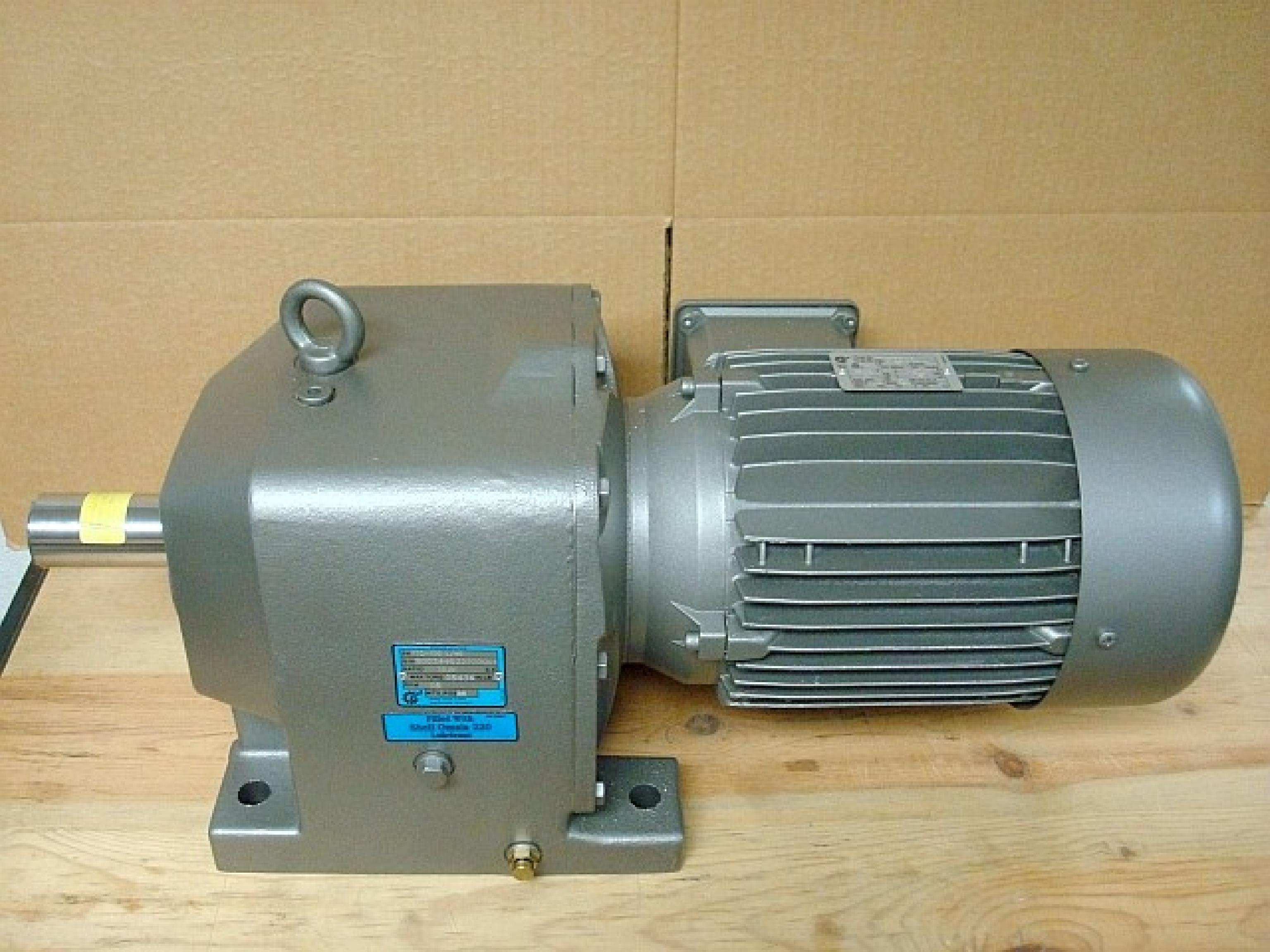 NORD GEAR CORPORATION SK 100 LA/4 C U S 5HP ELECTRIC MOTOR WITH SK 772-100L/40 GEARBOX; 1725 MOTOR RPM, 230/460V, 15.2/7.62A, 3.7KW, 60HZ, GEARBOX RPM - 58, RATIO - 30.31, MAX OUTPUT - 5434 IN/LB